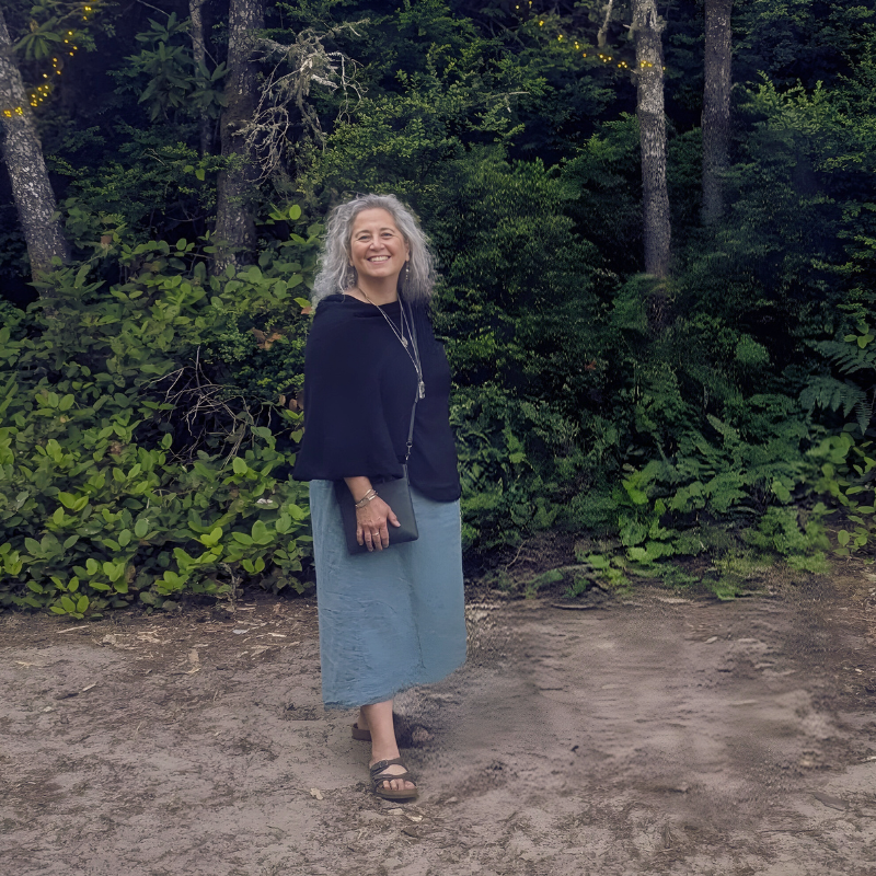 Human Design practitioner for identity deconditioning and relational clarity