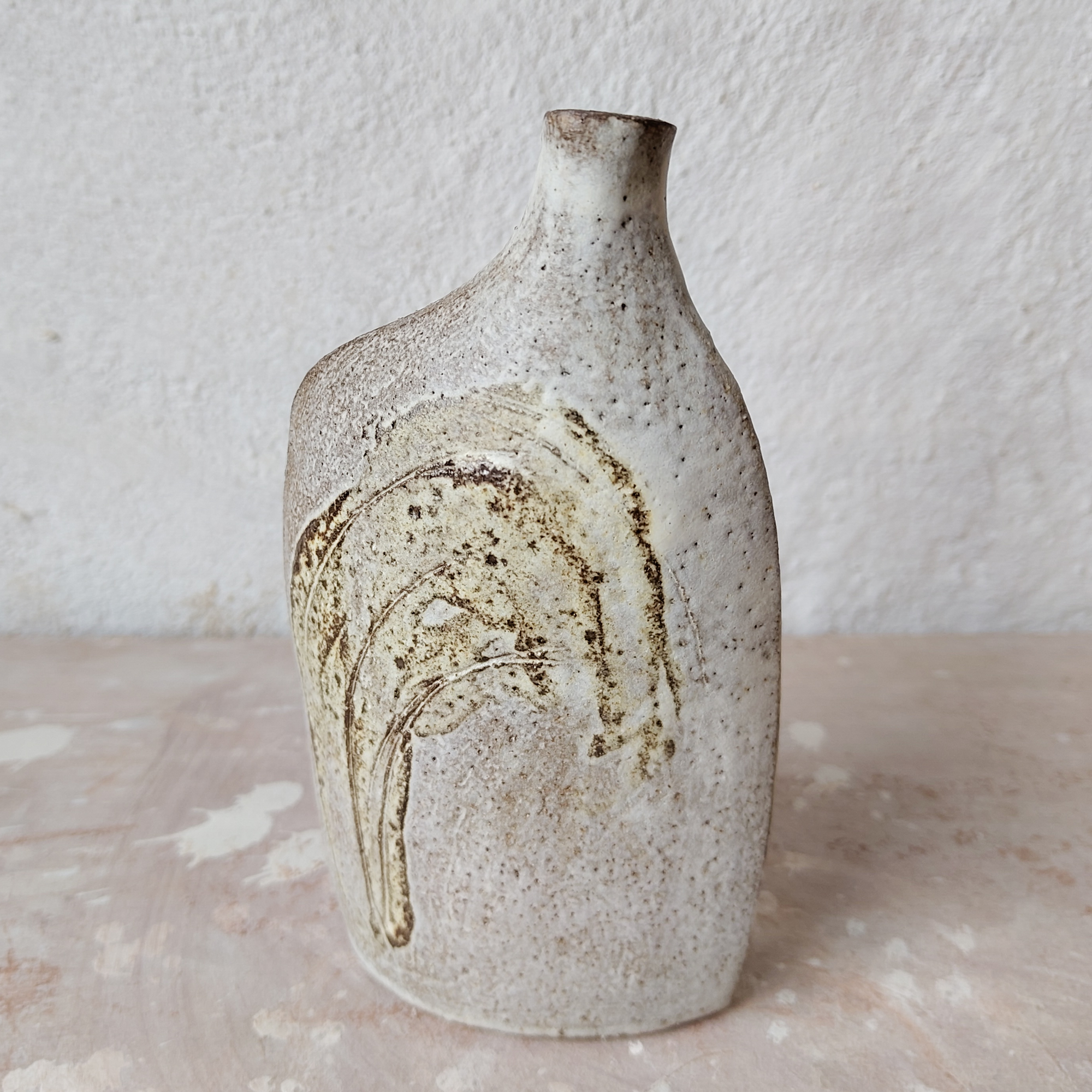 Wild clay bottle