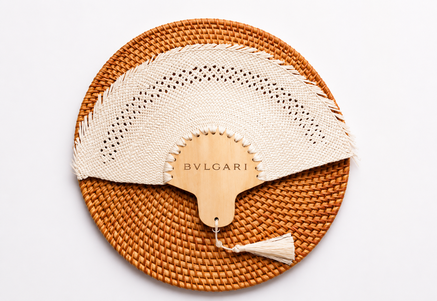 05_bvlgari_rattan_fan.png