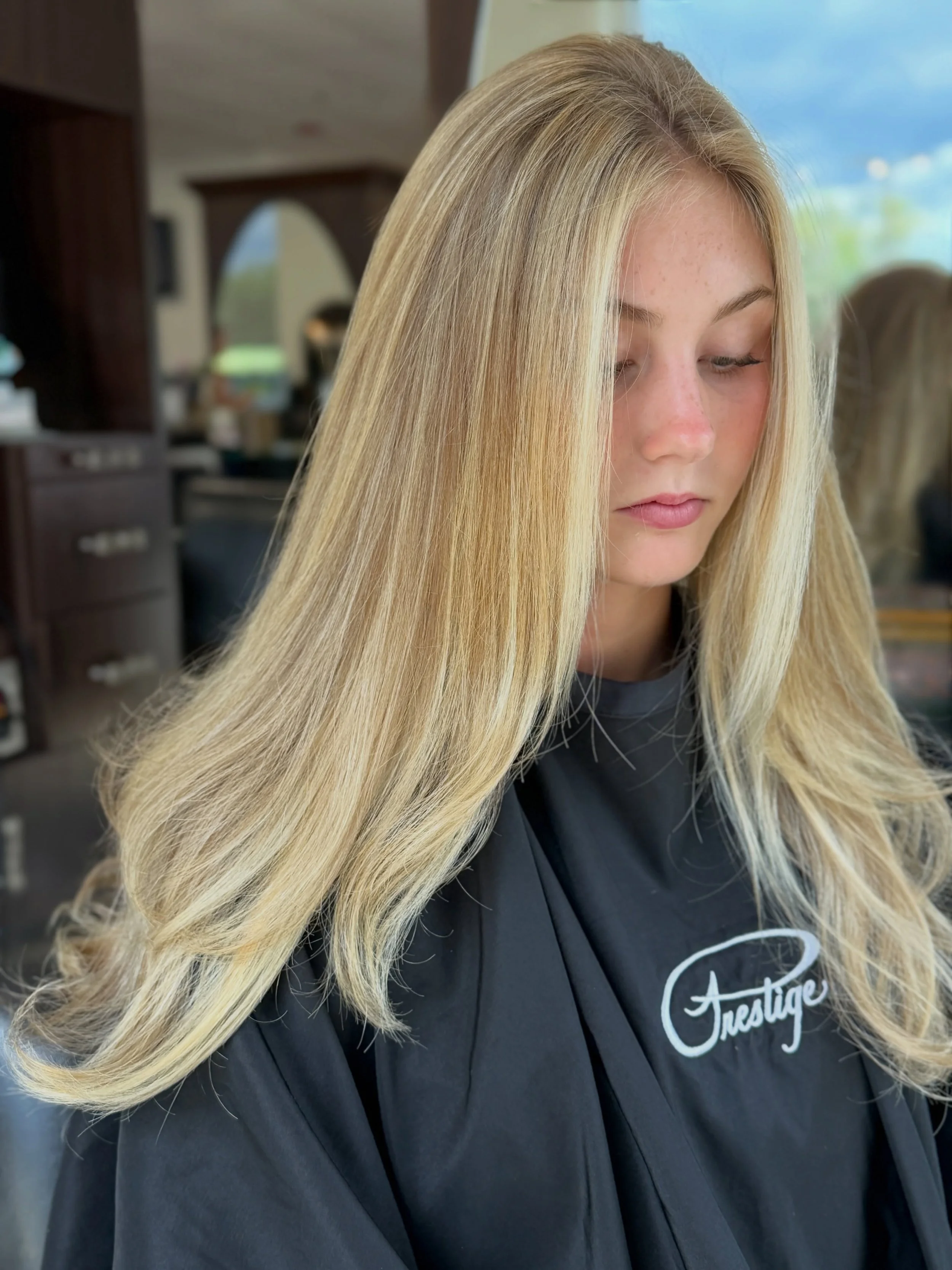 the blueprint blonde 💛

A dimensional honey blonde balayage + fresh cut by @dgdesigns__ 

main line hair | salon in wayne pa | luxury salon | blonde balayage