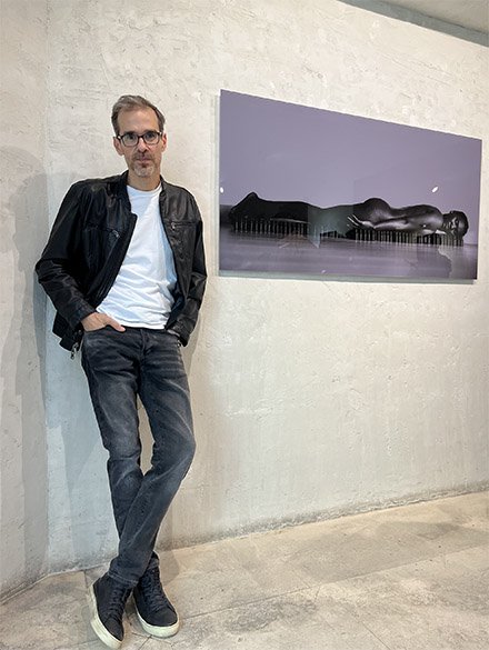 at the gallery with one of the pictures from Impronta project, present in Photo España 2023 edition.There are projects that document pain. And there are projects that are made of it. Life Sentence belongs to the second category. PHE. Madrid