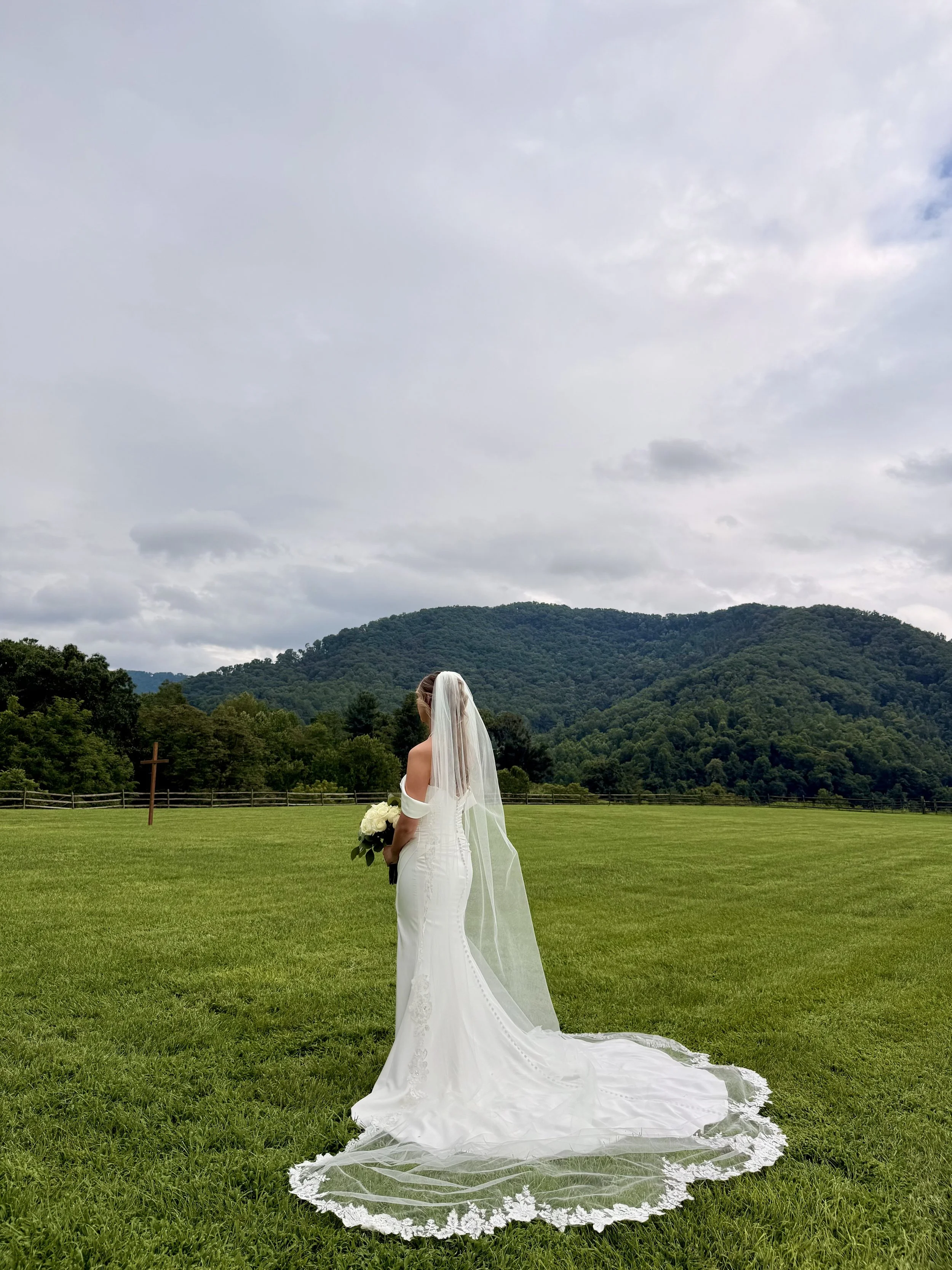 bride giving five star review
