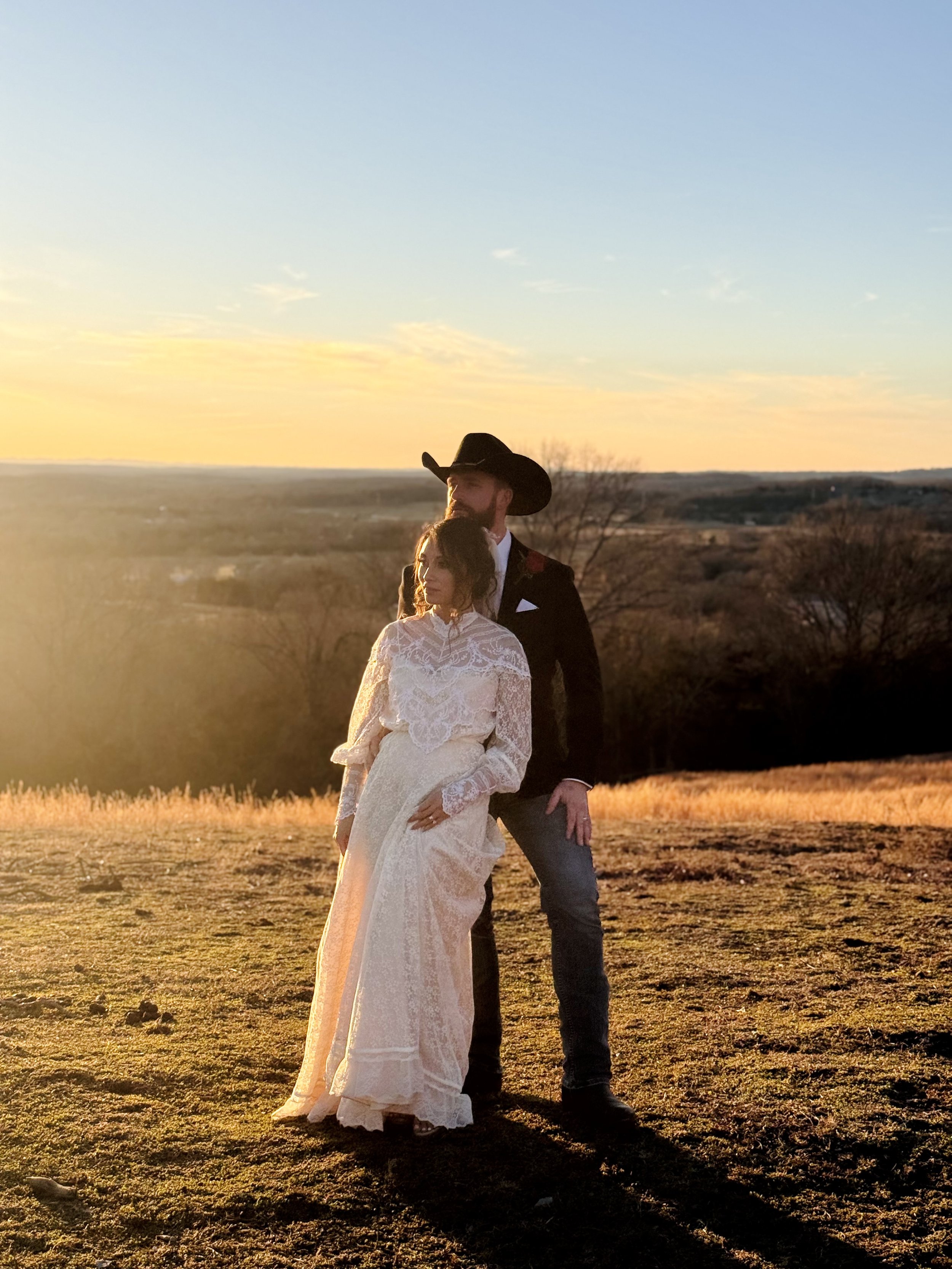 bride and groom in Nashville Tennesse pose for wedding content creator during sunset