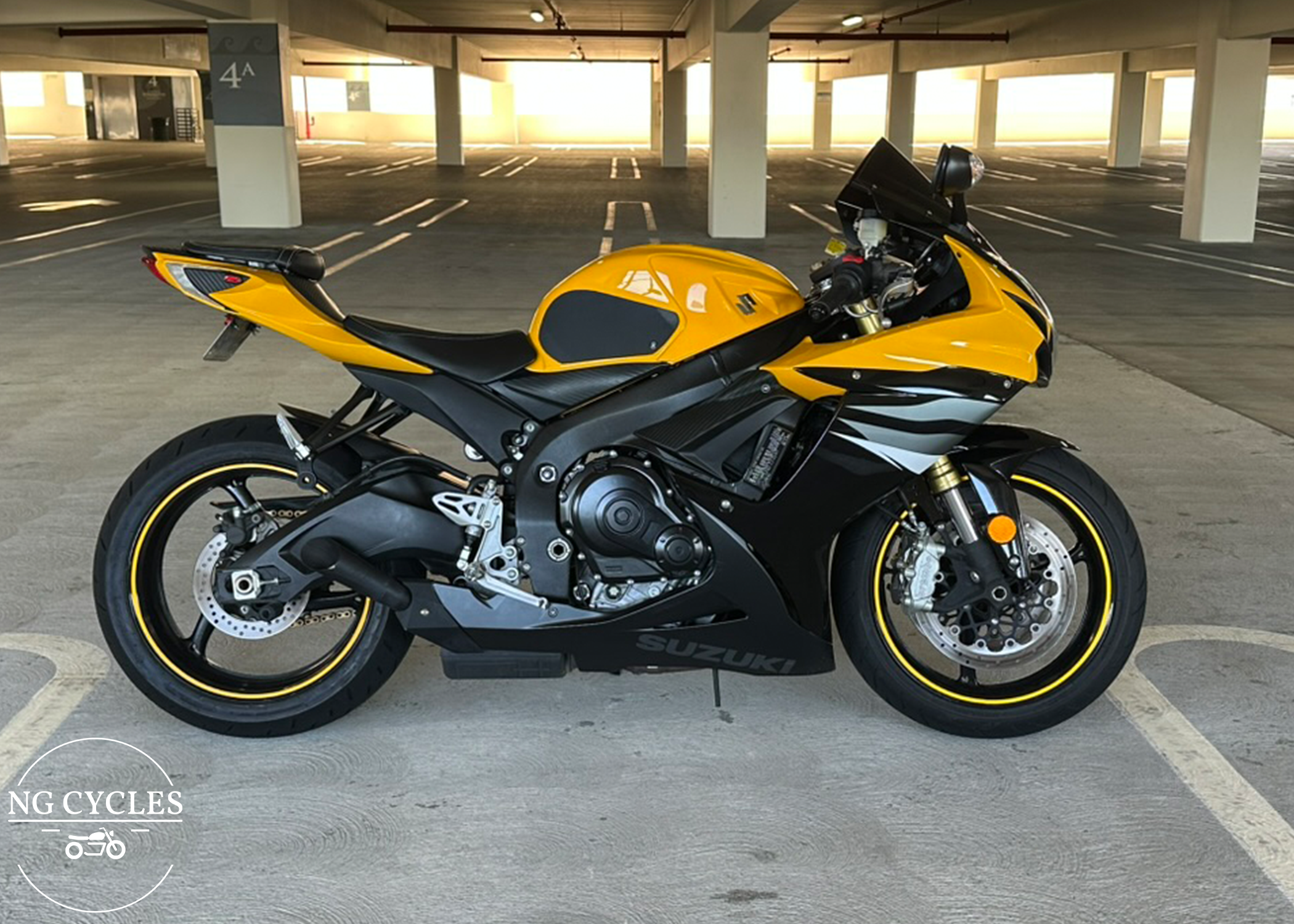 2012 Suzuki GSXR-750 - Watermarked.png