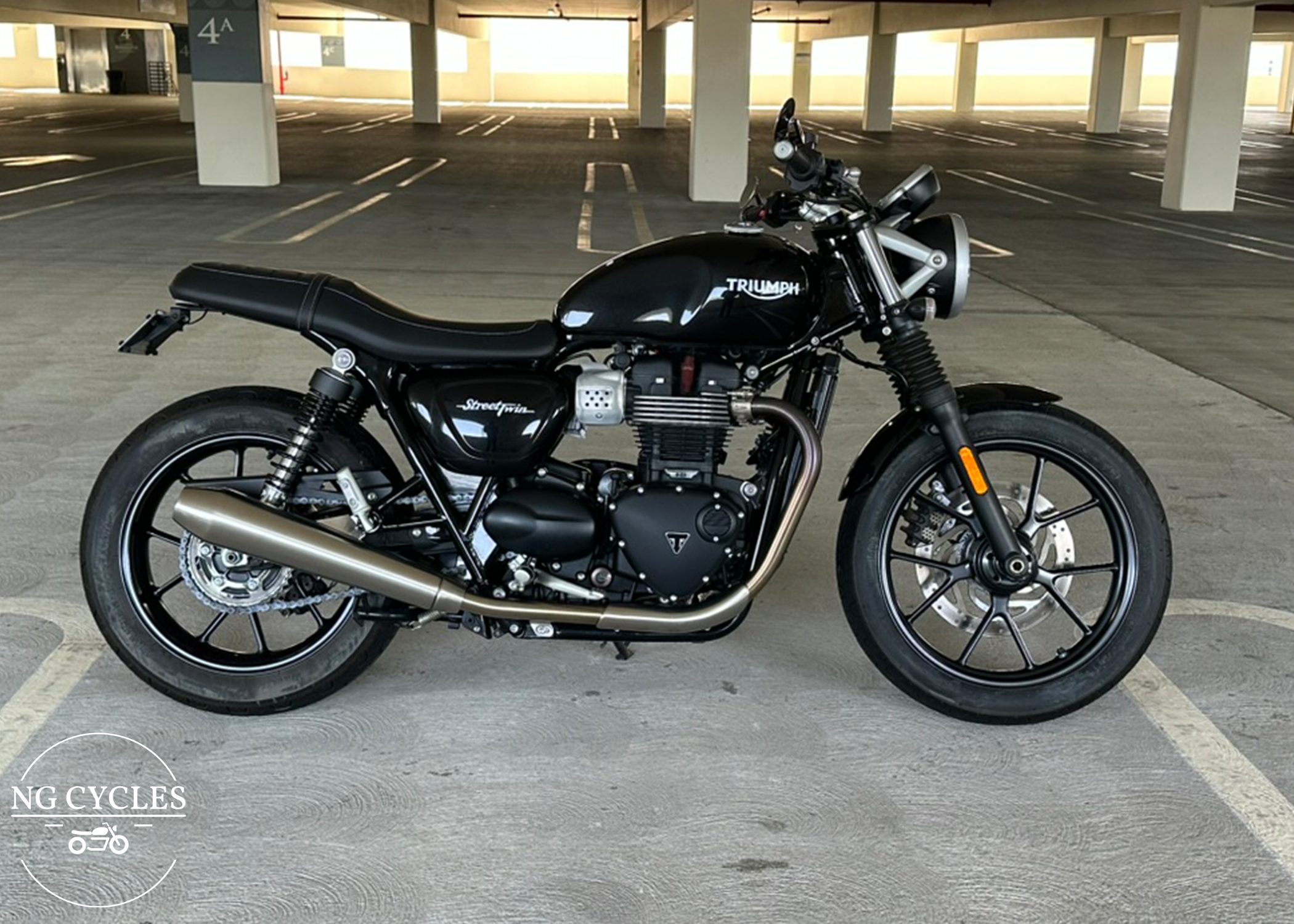 2017 Triumph Street Twin 900 - Watermarked.png