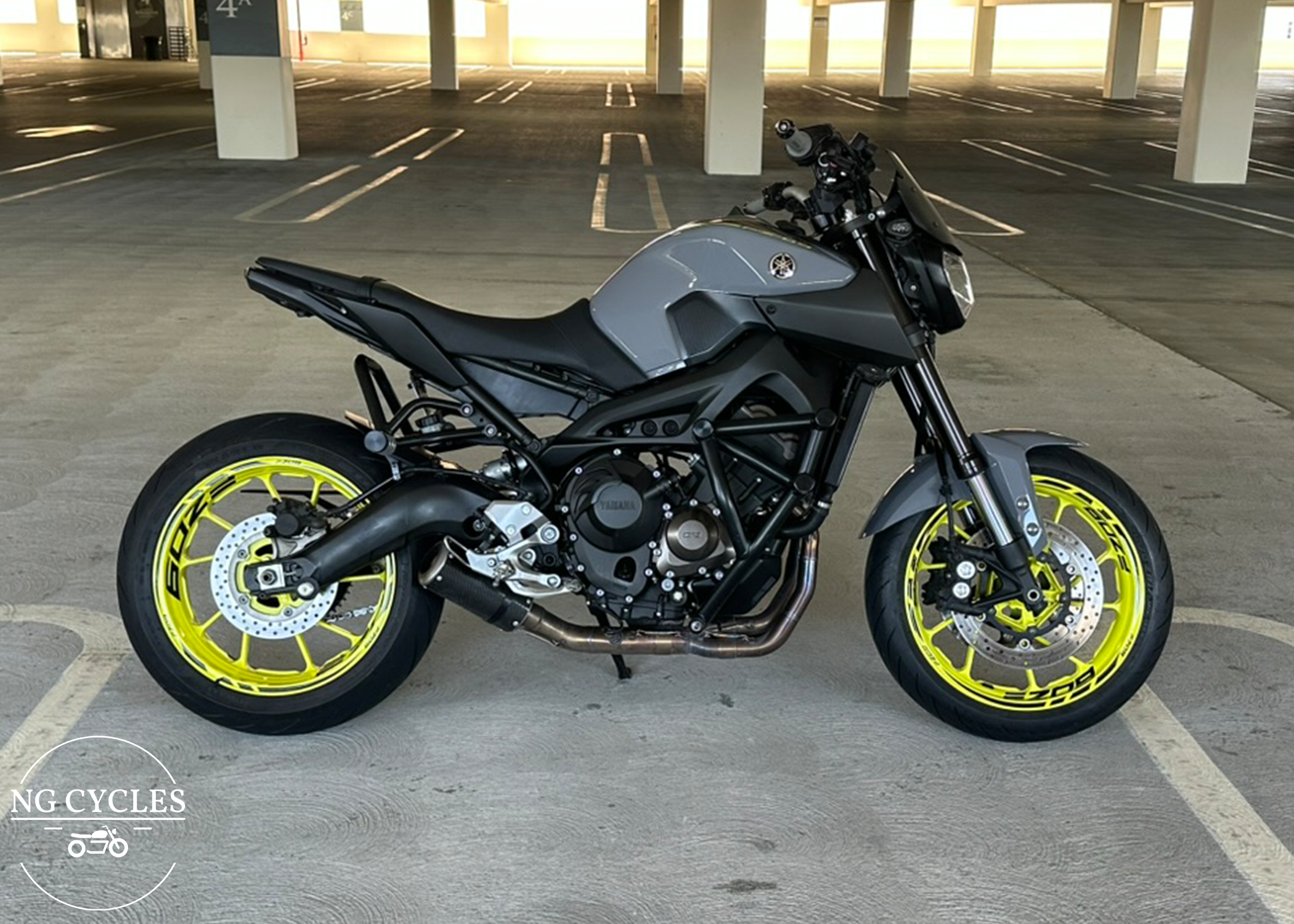 2016 Yamaha FZ-09 - Watermarked.png