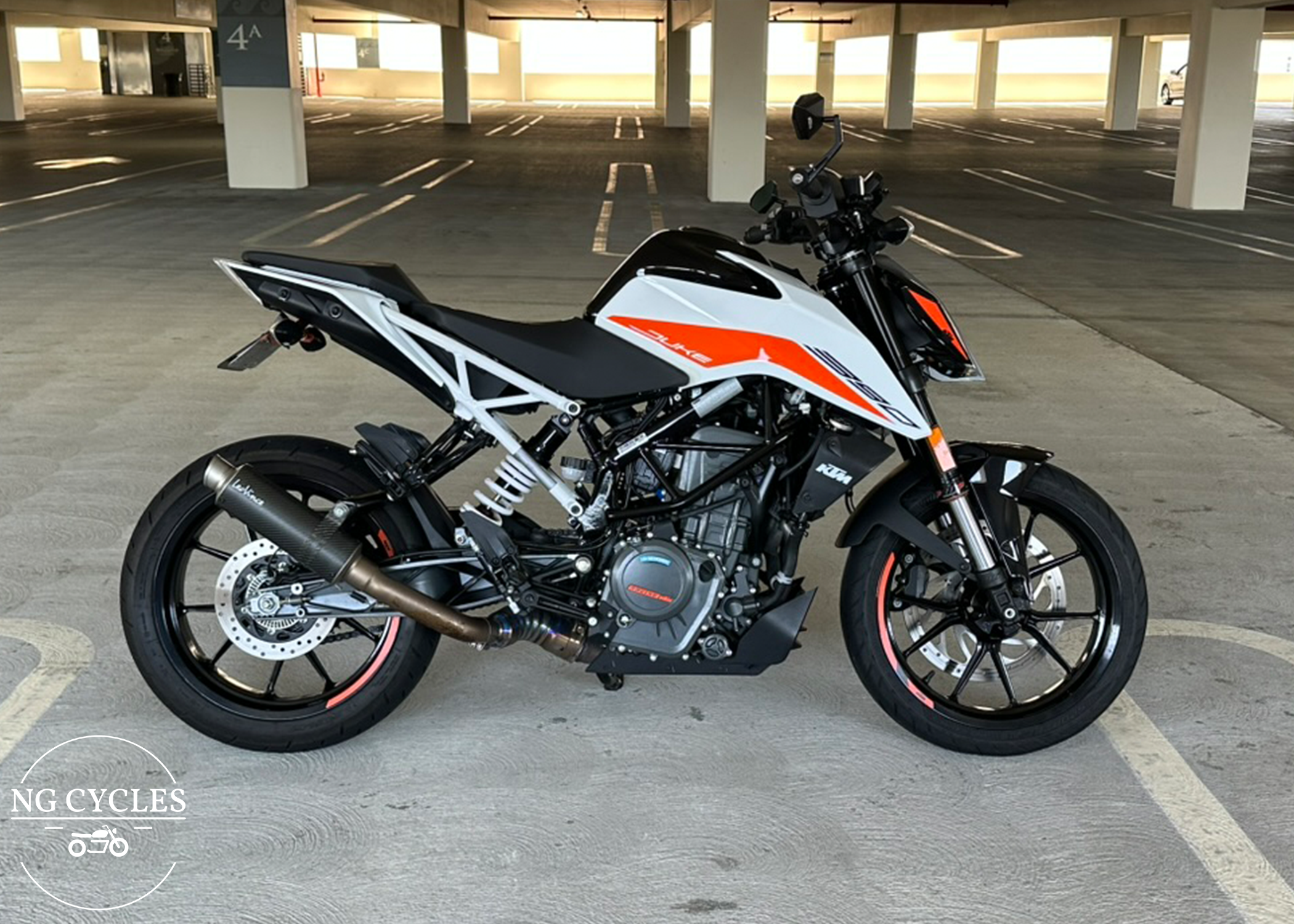 2022 KTM 390 Duke - Watermarked.png