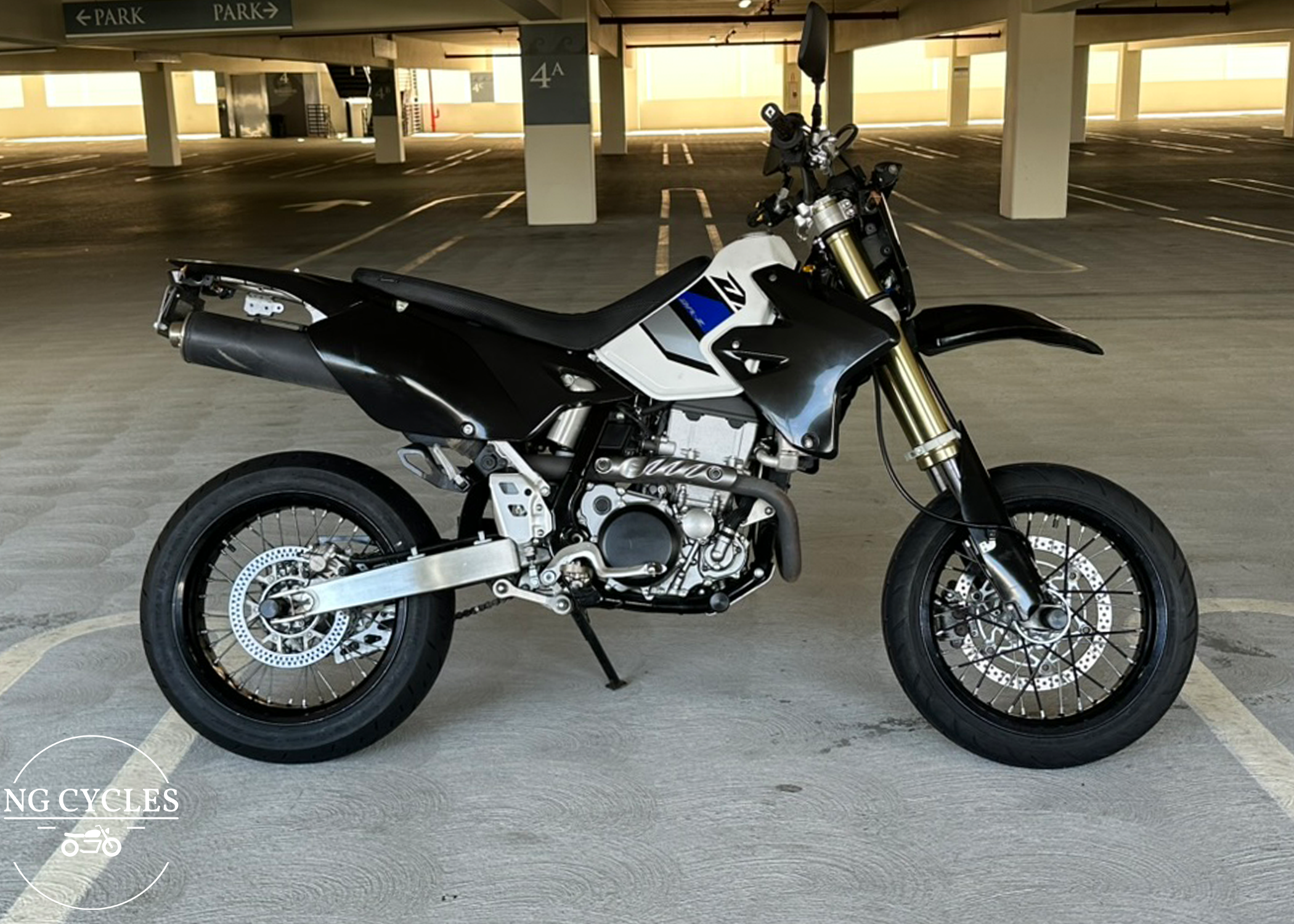 2022 Suzuki DRZ400SM - Watermarked.png