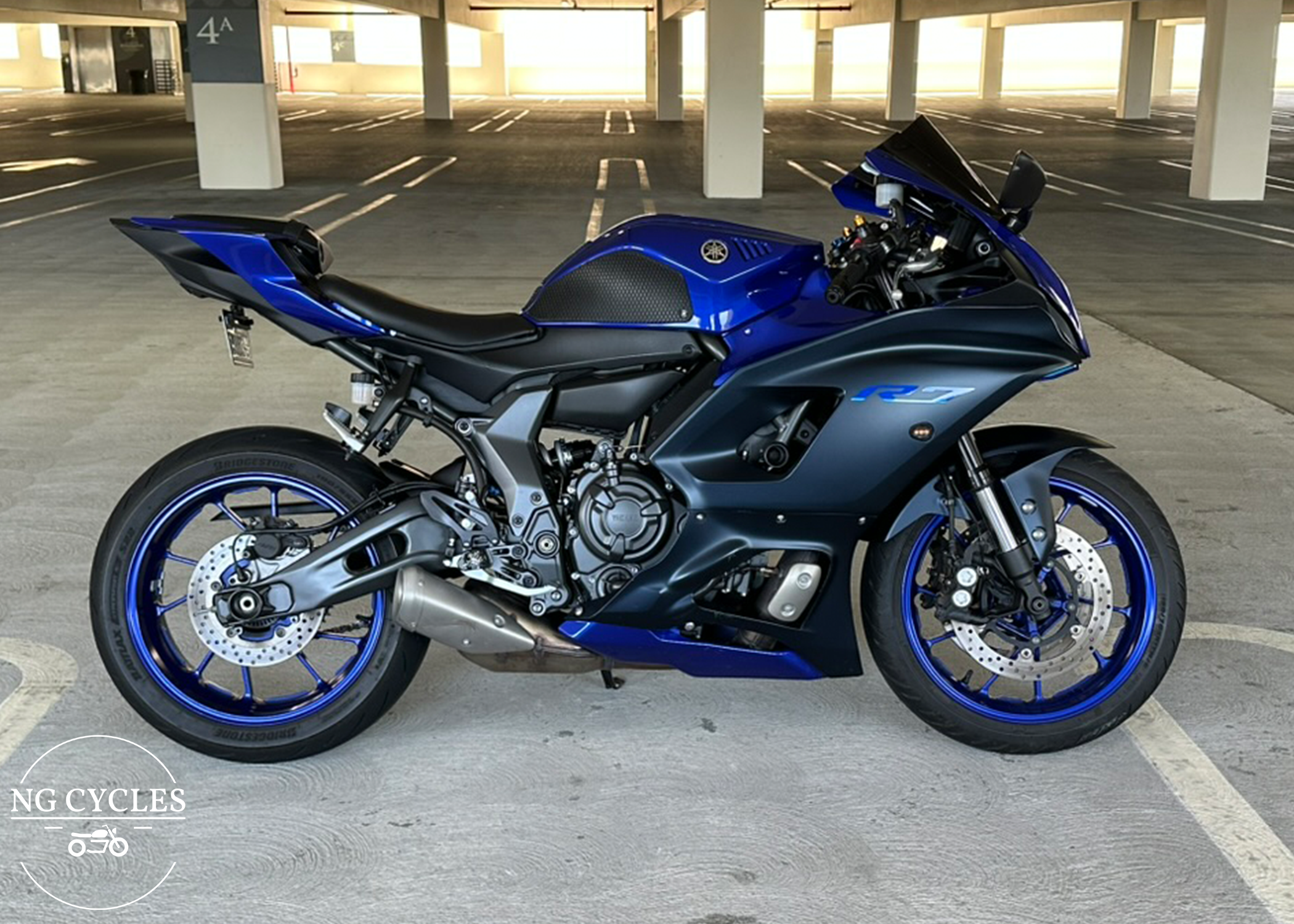 2022 Yamaha R7 - Watermarked.png