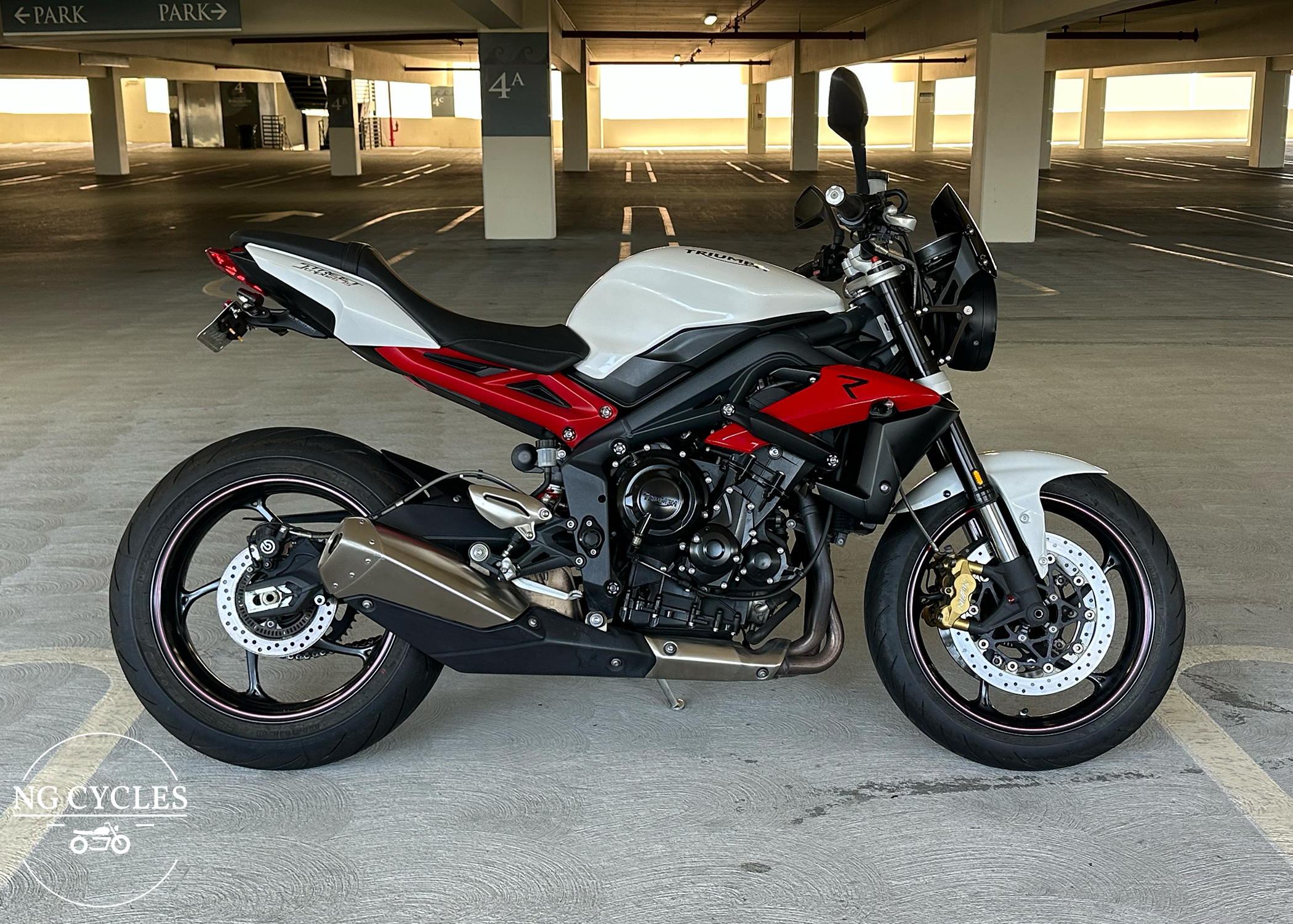 2017 Triumph Street Triple R 675 - Watermarked.png