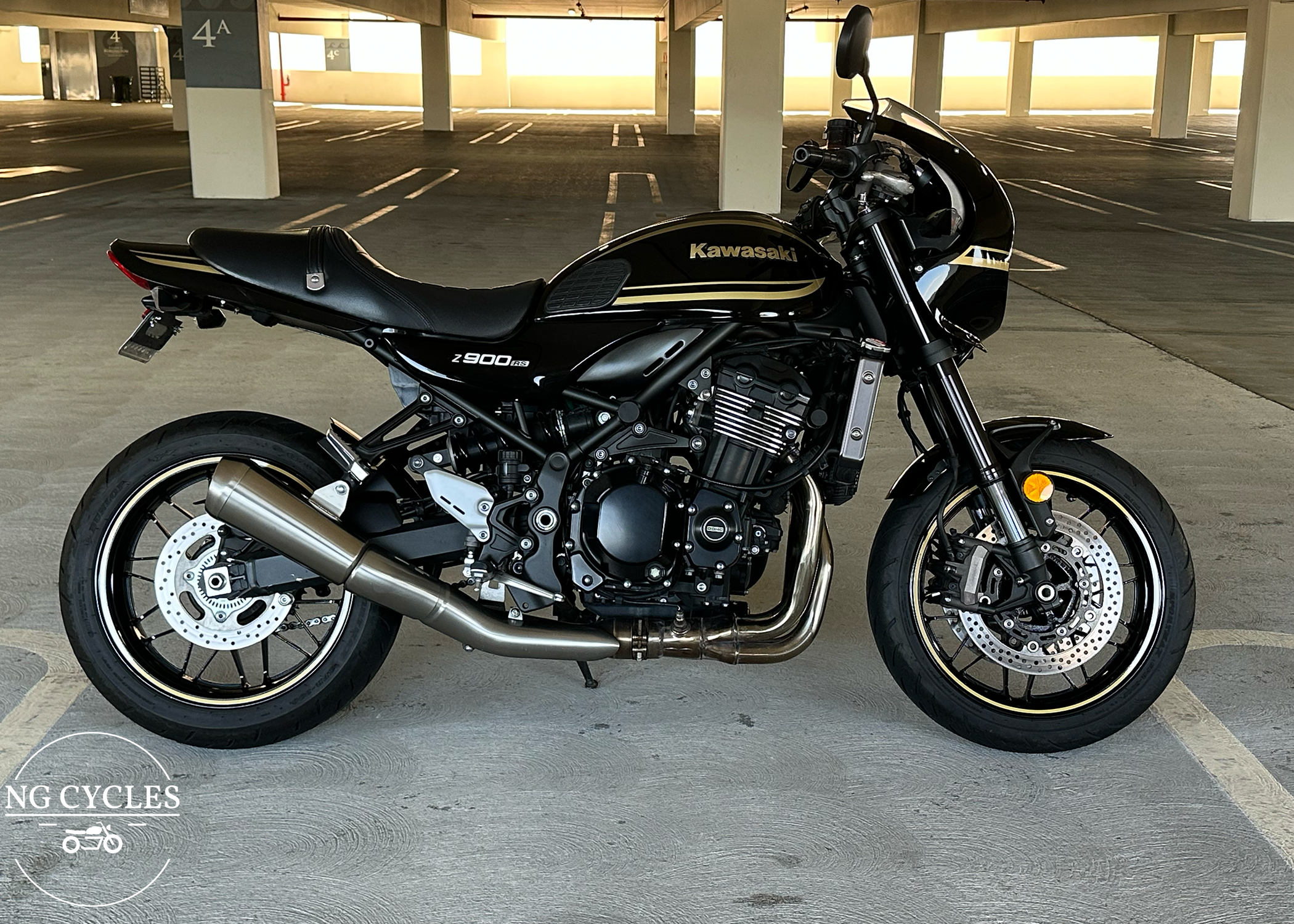2023 Kawasaki Z900RS Cafe - Watermarked.png