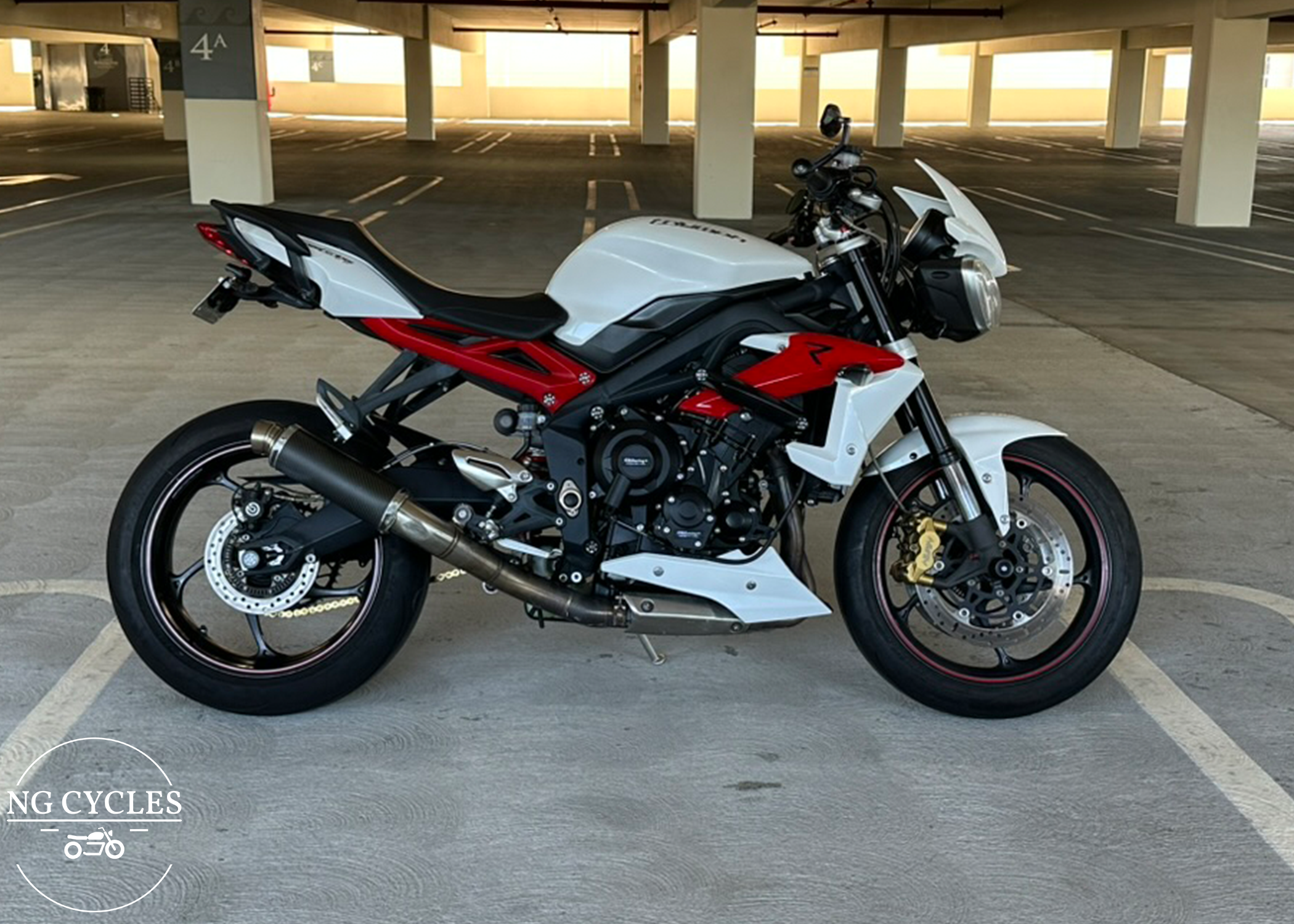 2014 Triumph Street Triple R White - Watermarked.png