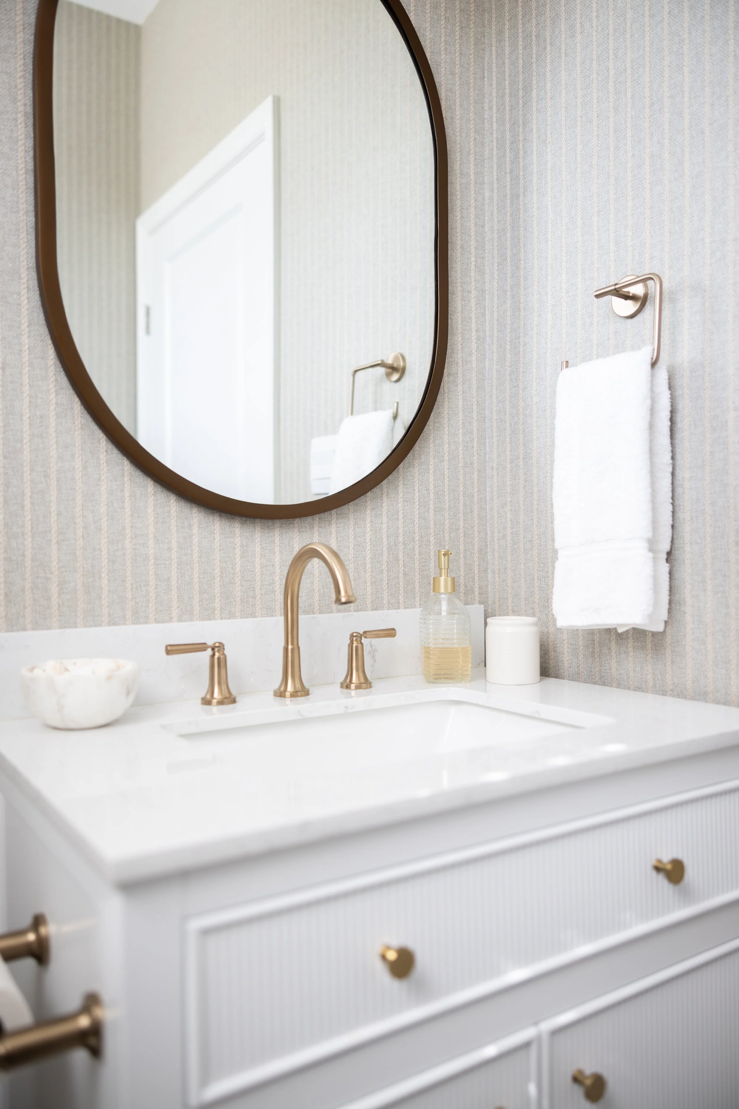 powder room.jpg
