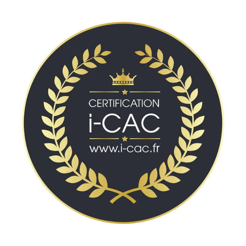 Logo de certification i-CAC avec une couronne, des lauriers dorés, le texte 'CERTIFICATION i-CAC' et le site web 'www.i-cac.fr' sur fond noir.