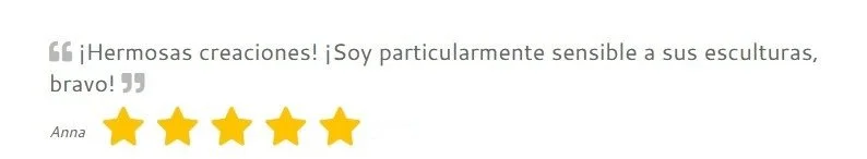 Citation en espagnol avec une note de cinq étoiles.