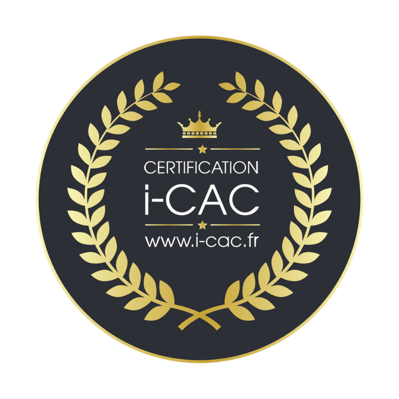 Logo de certification i-CAC entouré d'une couronne de laurier dorée sur un fond noir avec le site www.i-cac.fr.