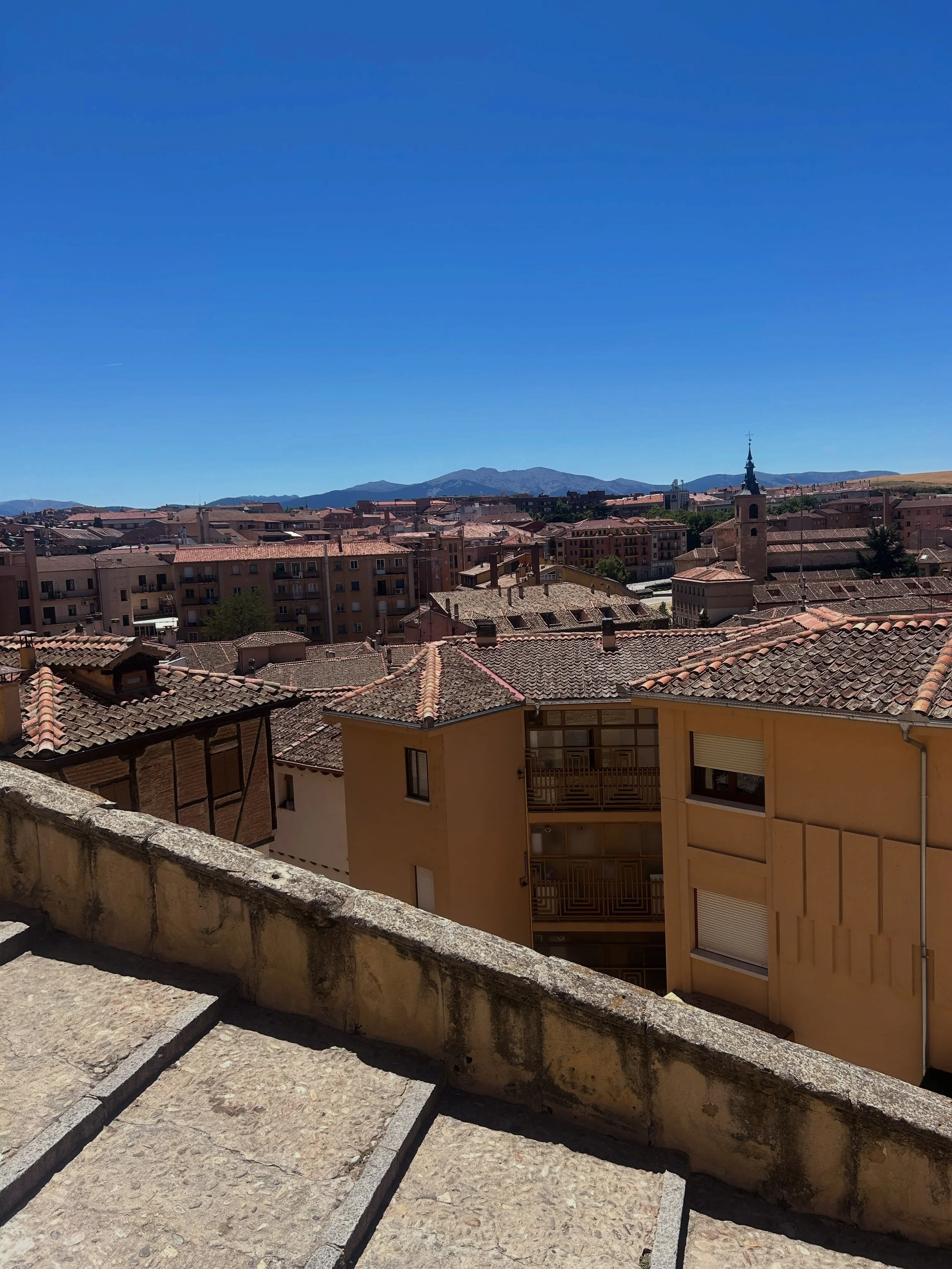 lil day trip to avila and segovia to see some very old city walls and aquaducts 🌊