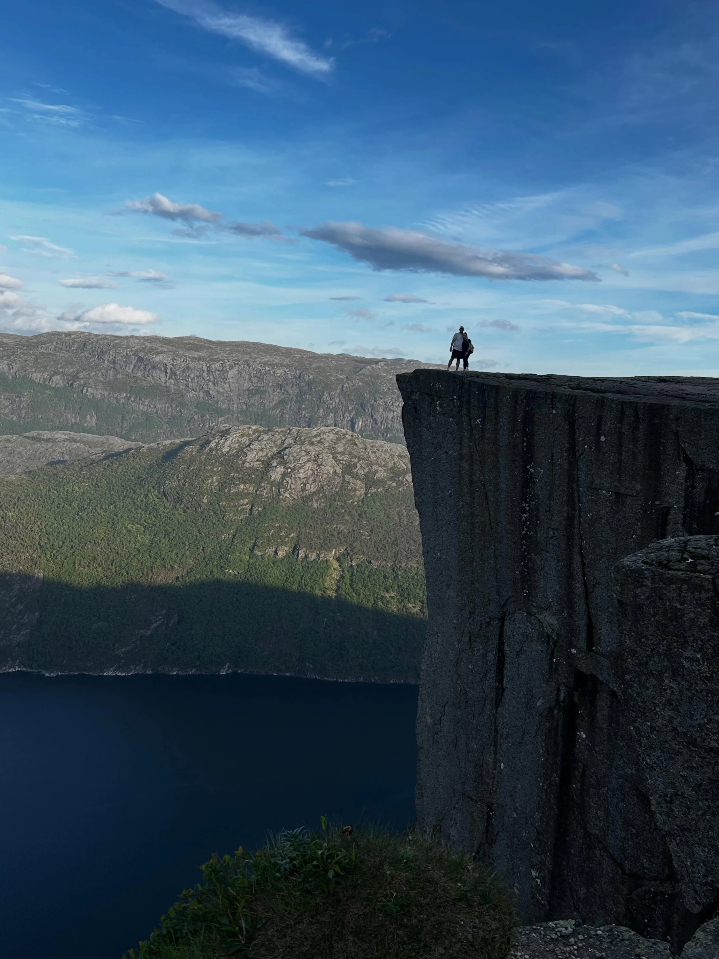 i&rsquo;m on top of the ✨fjord ✨ &amp; also on the fjord

busy couple of days outside in Stavanger, Norway!