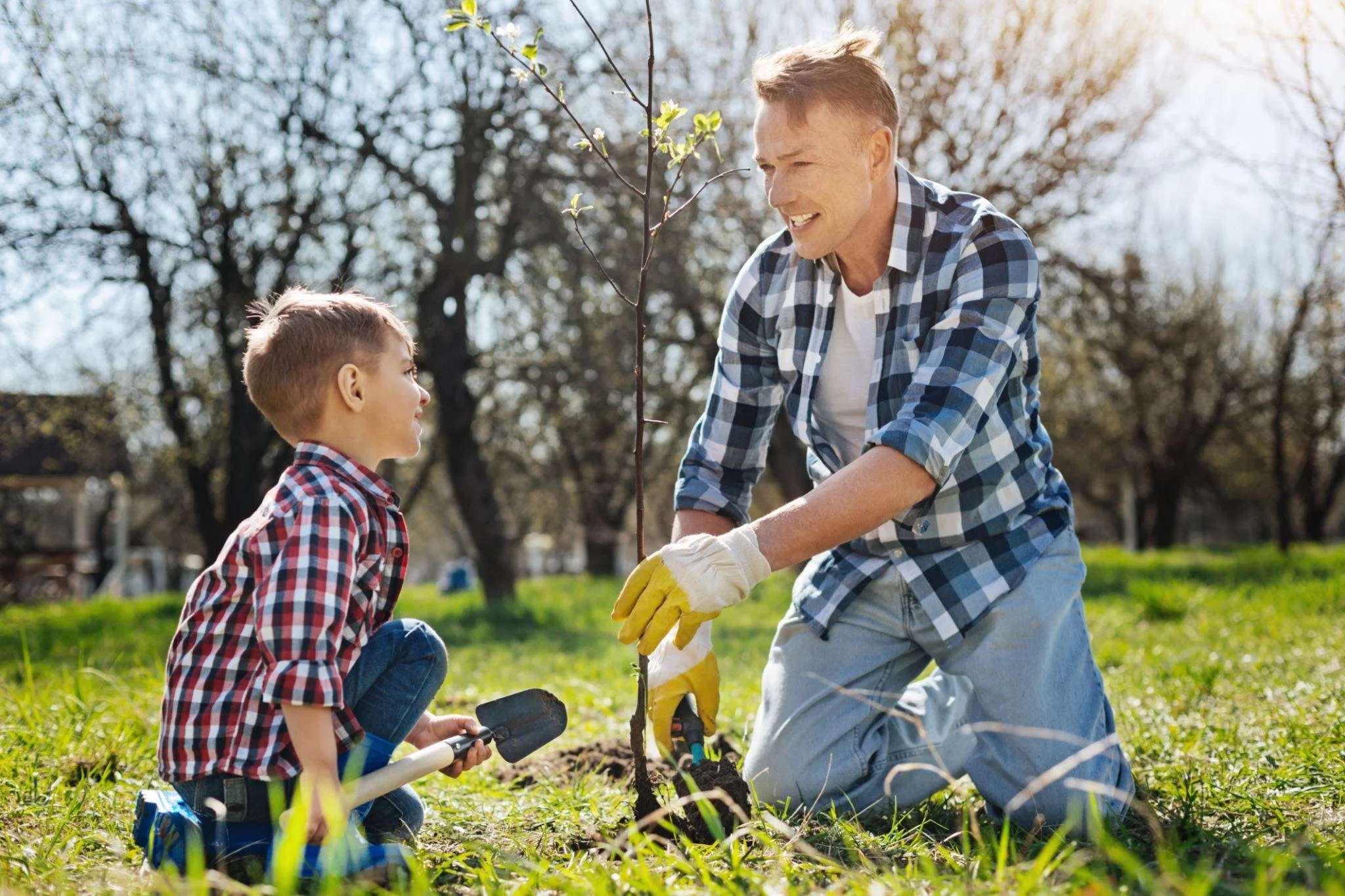 Father’s Day Gifts for the Gardening Dad: He Doesn’t Want Socks; He Wants a Hori Hori Knife