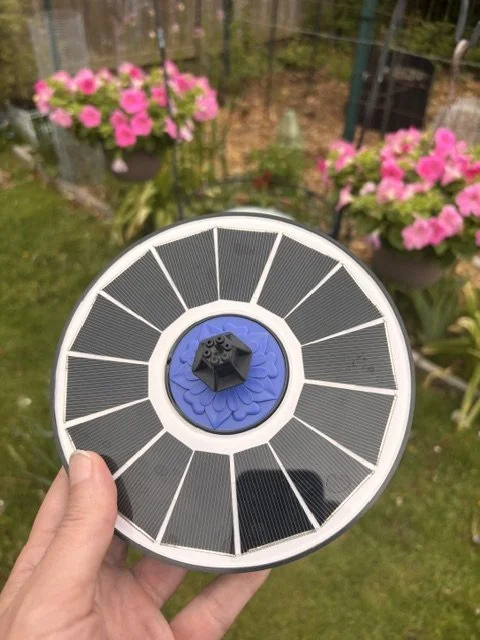 Solar bird bath fountain