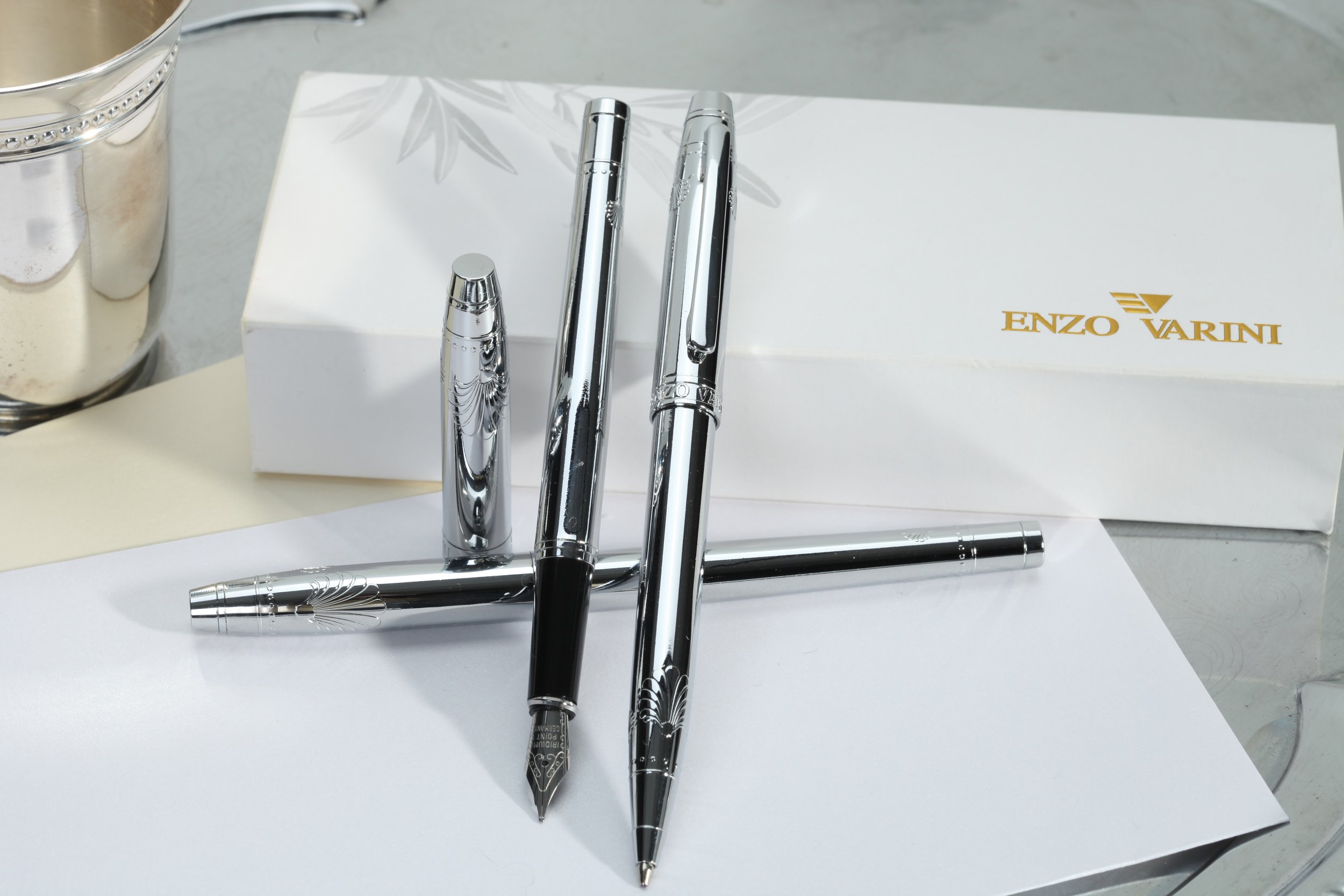Entre tradition, créativité et innovation, nos collections de stylos et d’instruments d’écriture permettent aux professionnels de proposer une offre riche, complémentaire et adaptée à leurs clients.