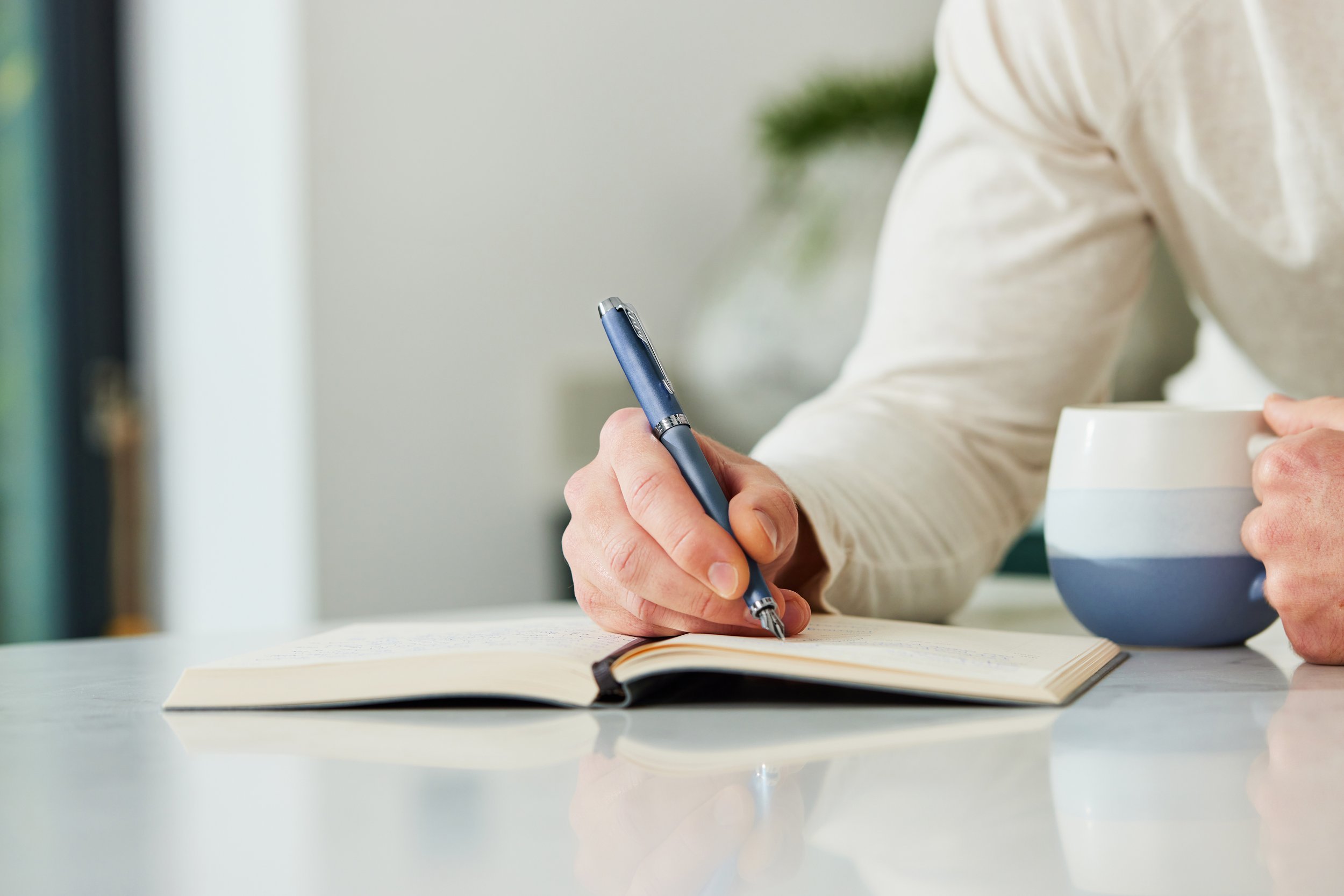 Entre tradition, créativité et innovation, nos collections de stylos et d’instruments d’écriture permettent aux professionnels de proposer une offre riche, complémentaire et adaptée à leurs clients.