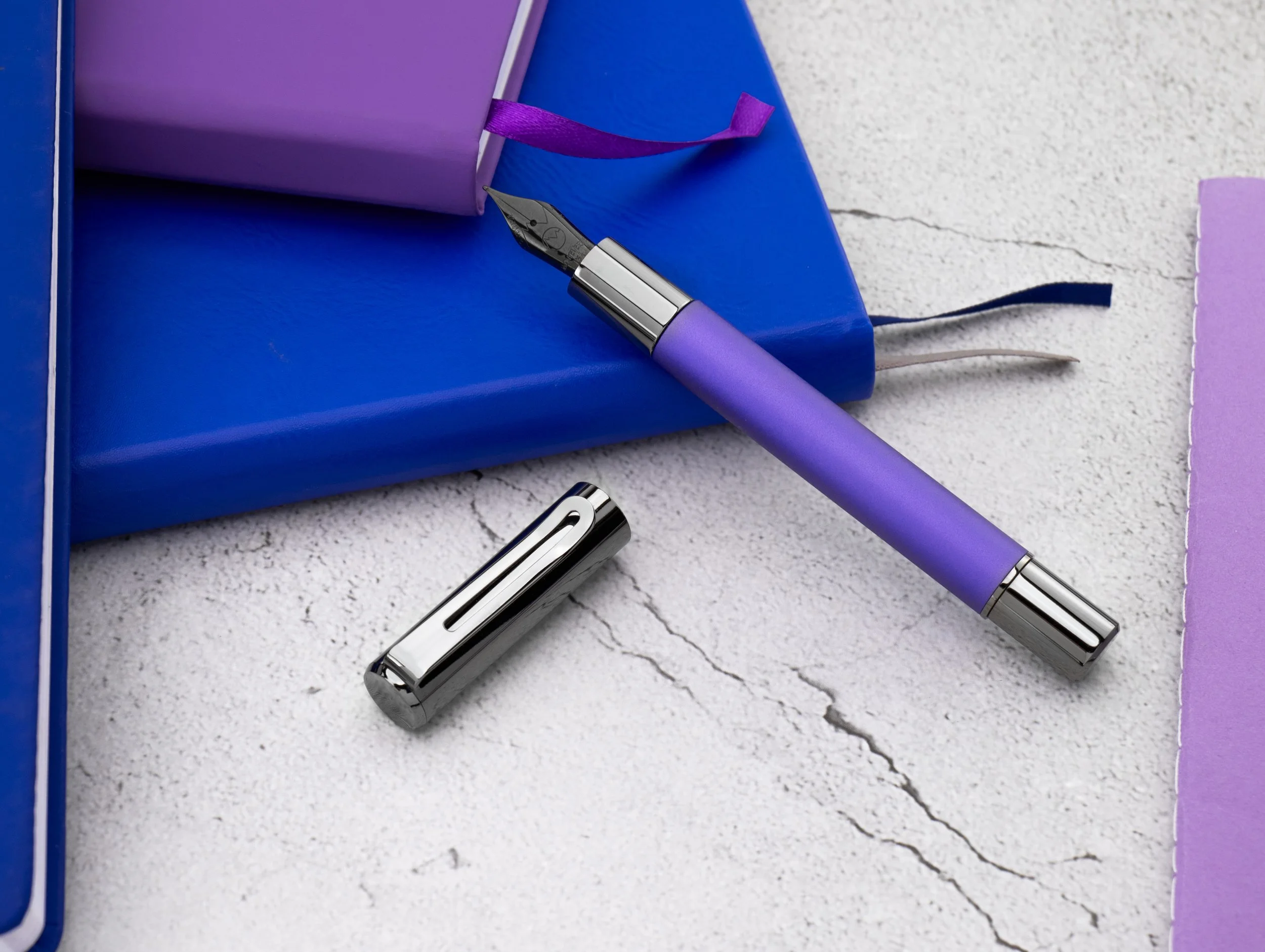 Carpentras Sign accompagne les professionnels avec une offre complète d’instruments d’écriture fine, du stylo accessible aux modèles haut de gamme, réunissant marques propres et grandes maisons internationales.