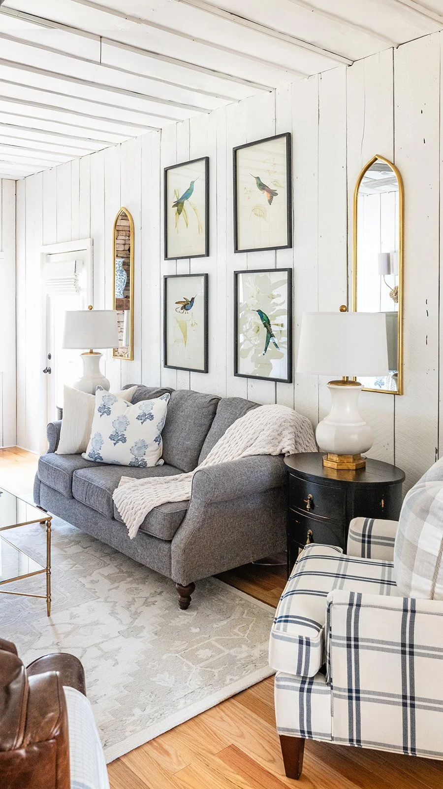 Living Room(9).JPG