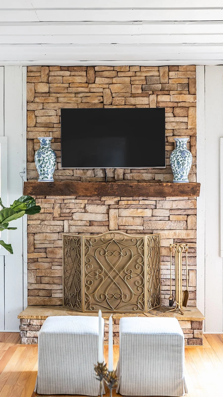 Living Room(36).JPG