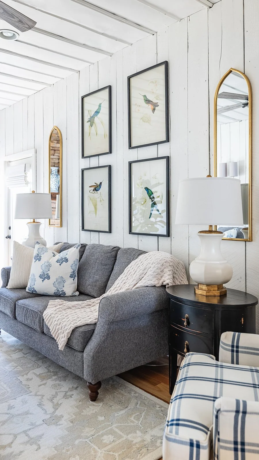 Living Room(17).JPG