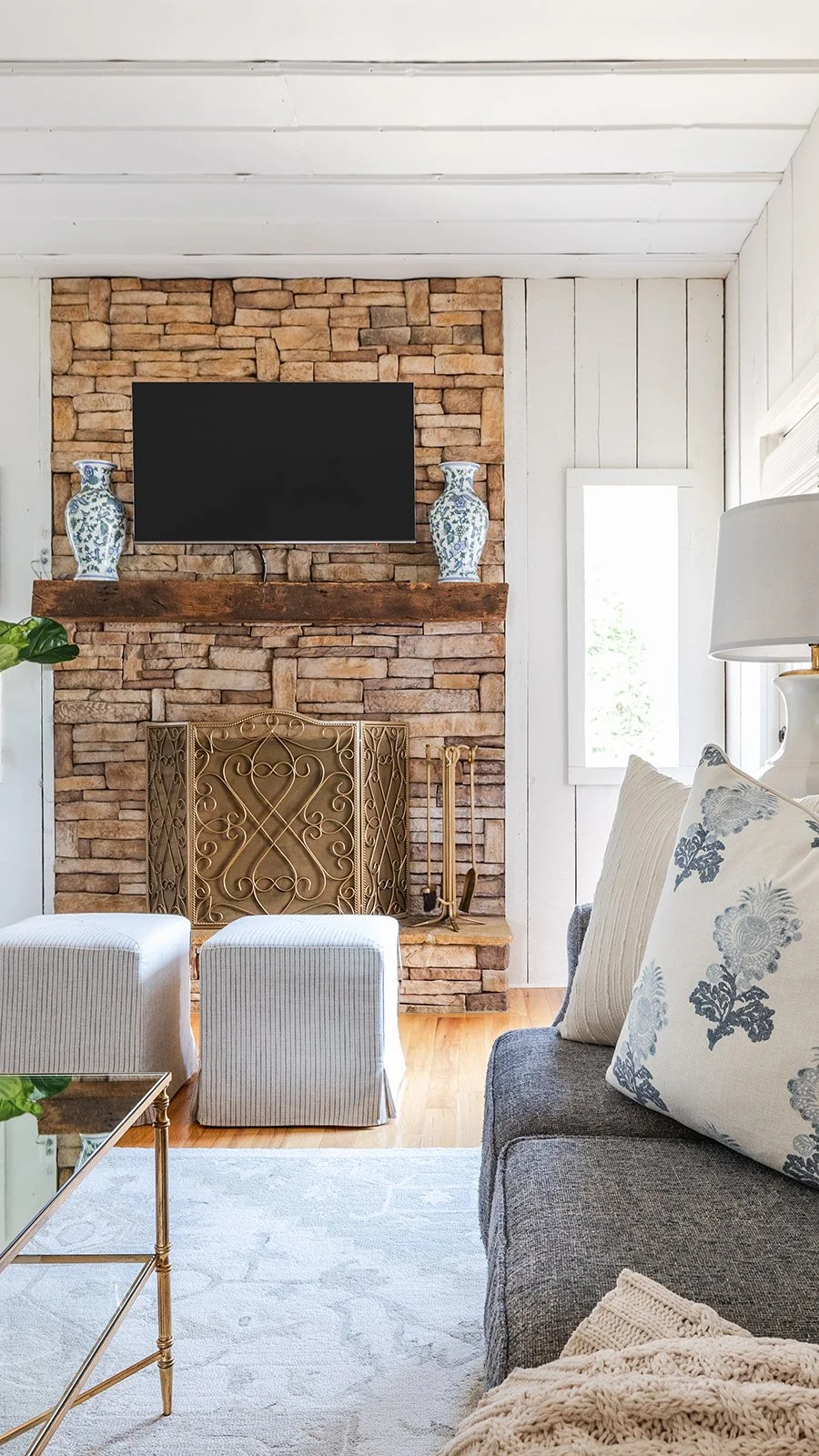Living Room(3).JPG