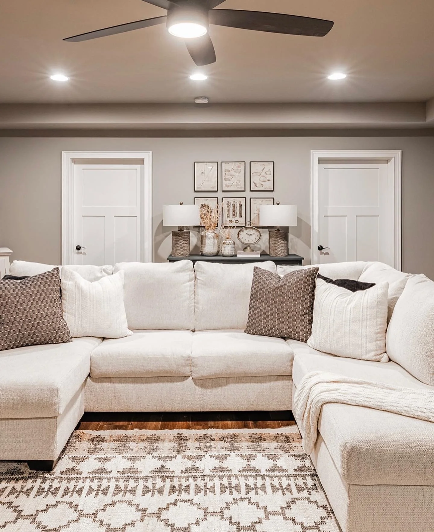 Living Room(21).jpg