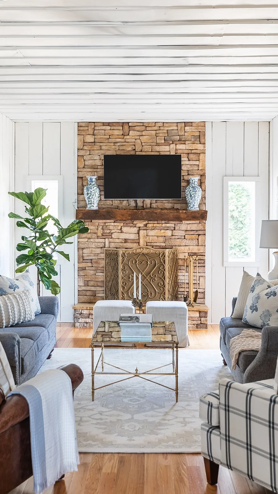 Living Room(23).JPG