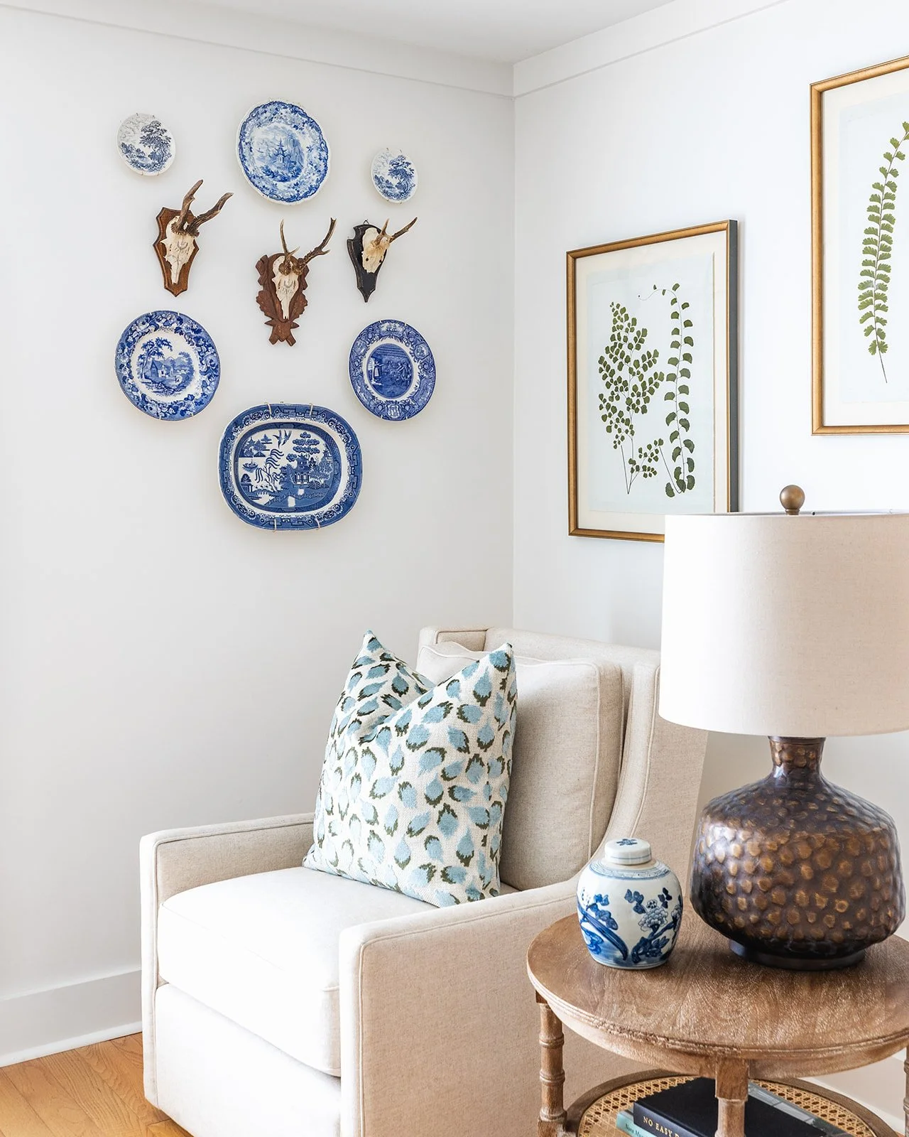 Living Room(28).JPG