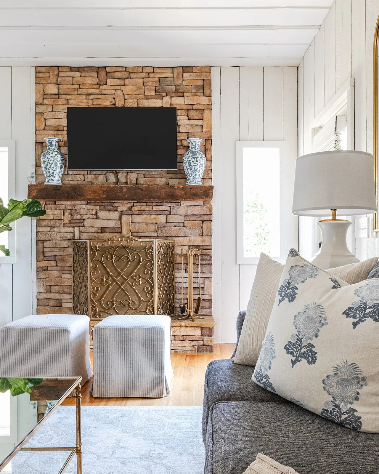 Living Room(44).JPG