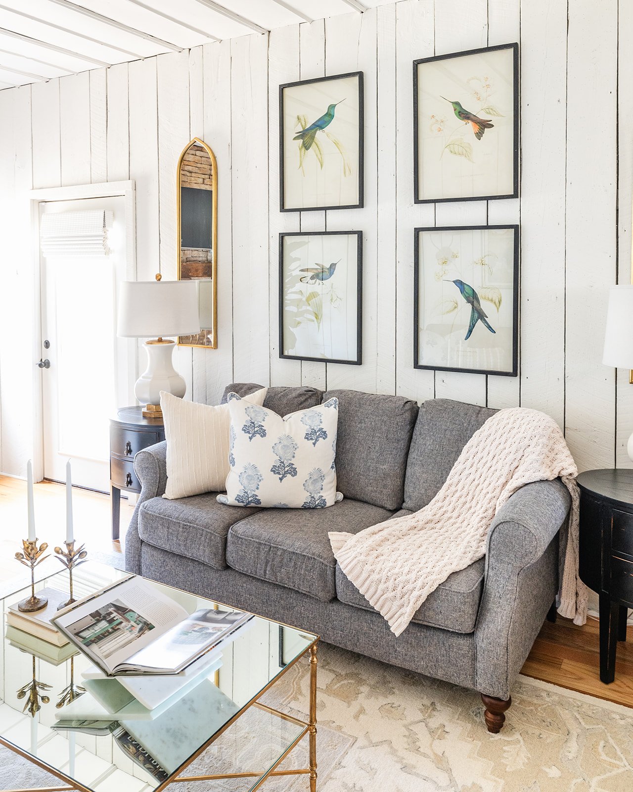Living Room(34).JPG