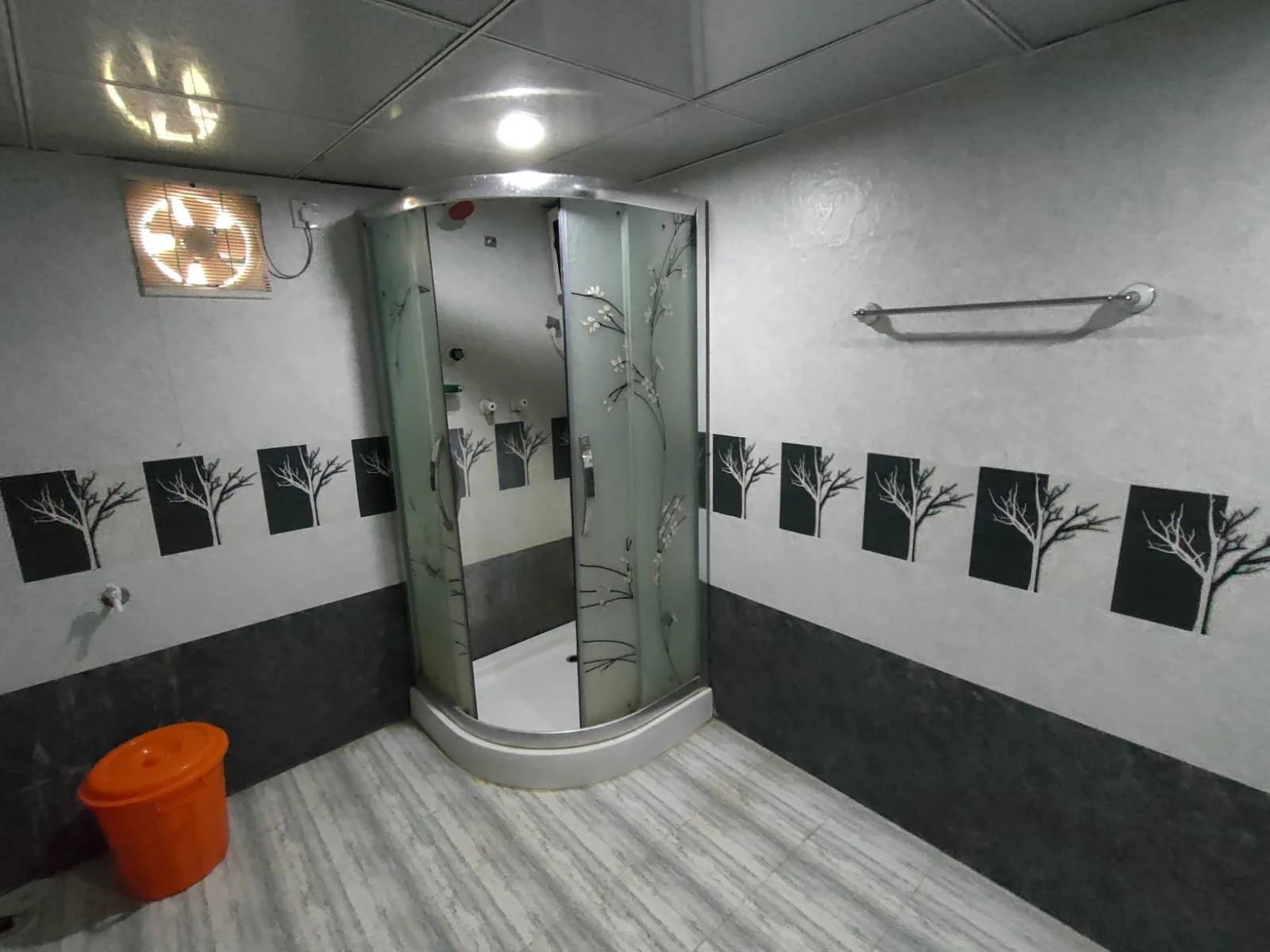 1st bathroom 2.jpeg