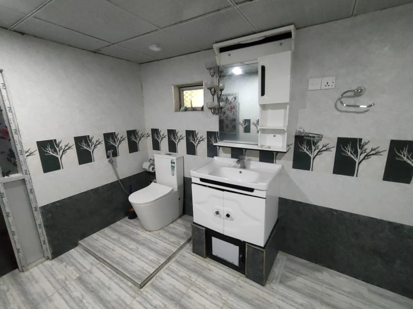 1st bathrom 3.jpeg