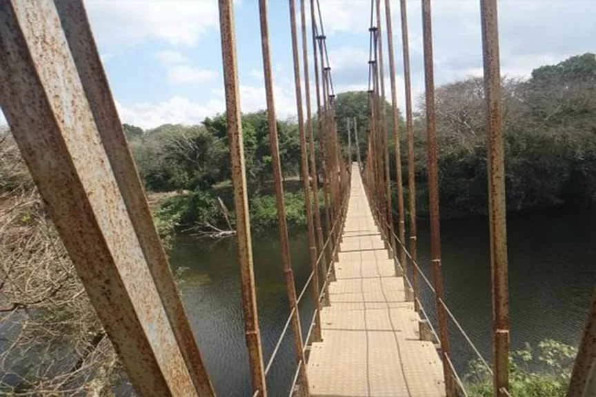 Kunchikulam-Suspension-Bridge.jpg