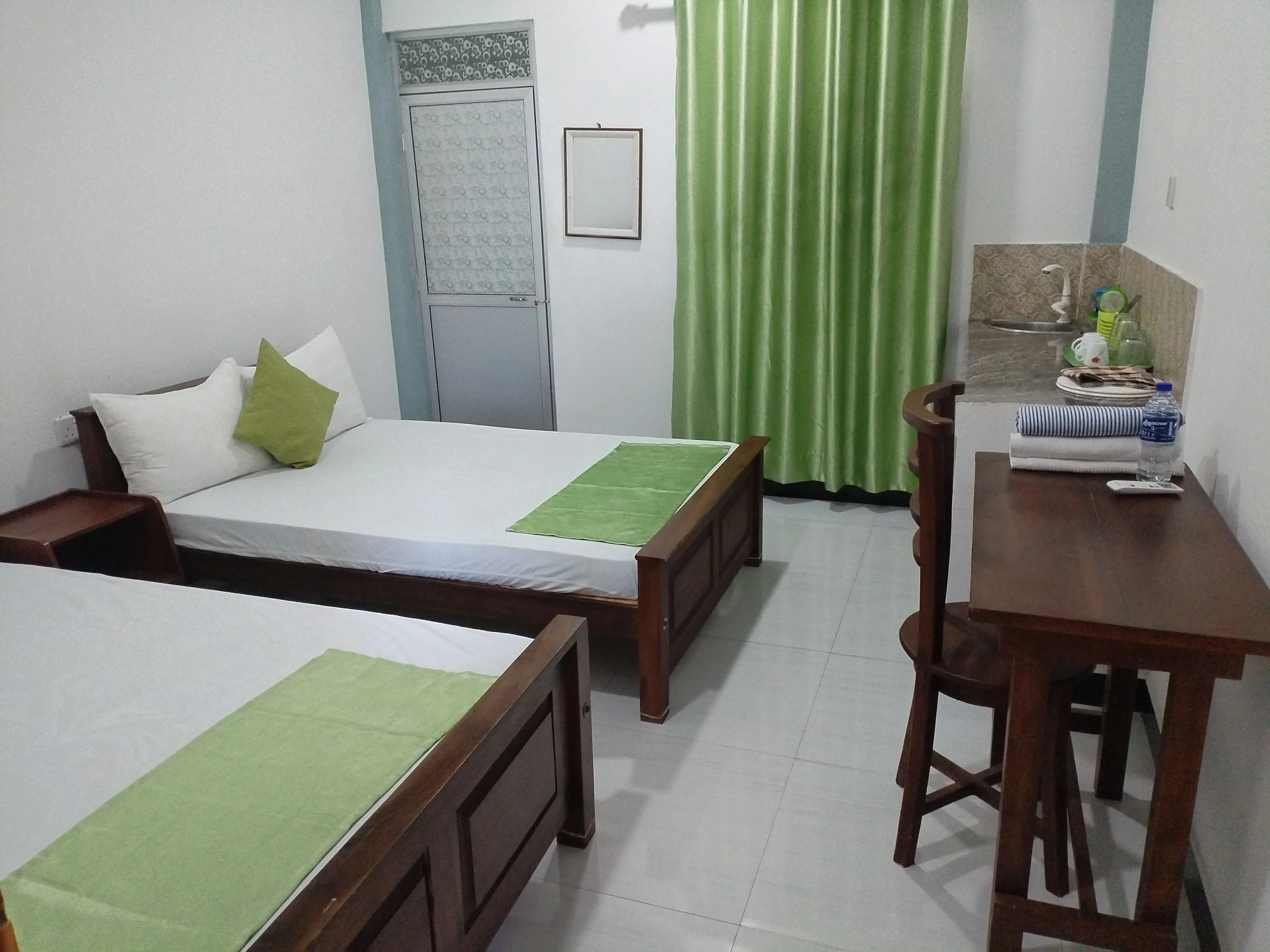 Room 4.jpg