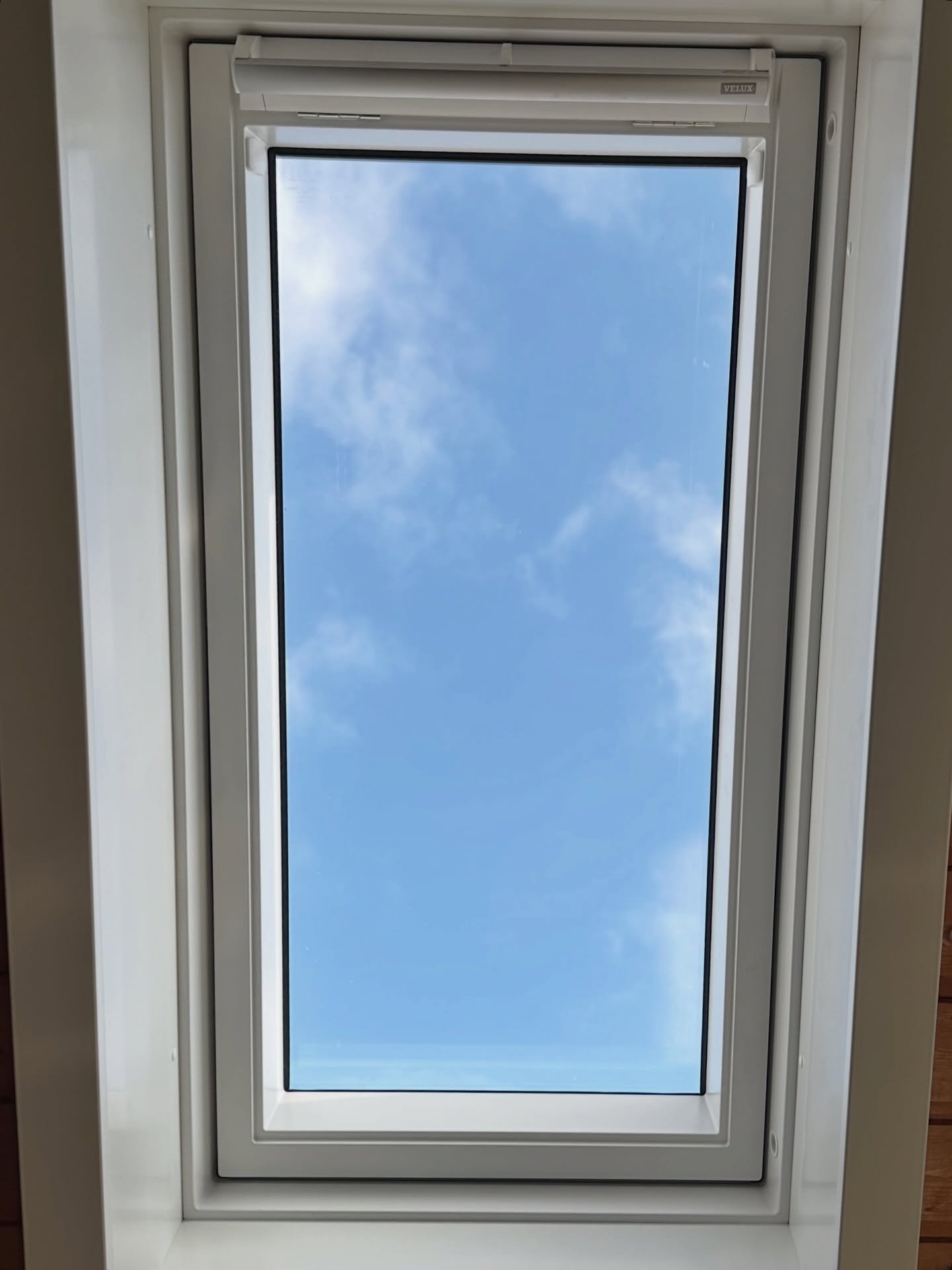 Wieder ein Projekt abgeschlossen 🔨
Ein neues VELUX Dachfenster mit passendem Innenfutter &ndash; sauber montiert und bereit f&uuml;r mehr Licht im Dachgeschoss ✨ #velux #veluxdach #zimmereraufinsta #zimmerer #zimmerertreffpunkt