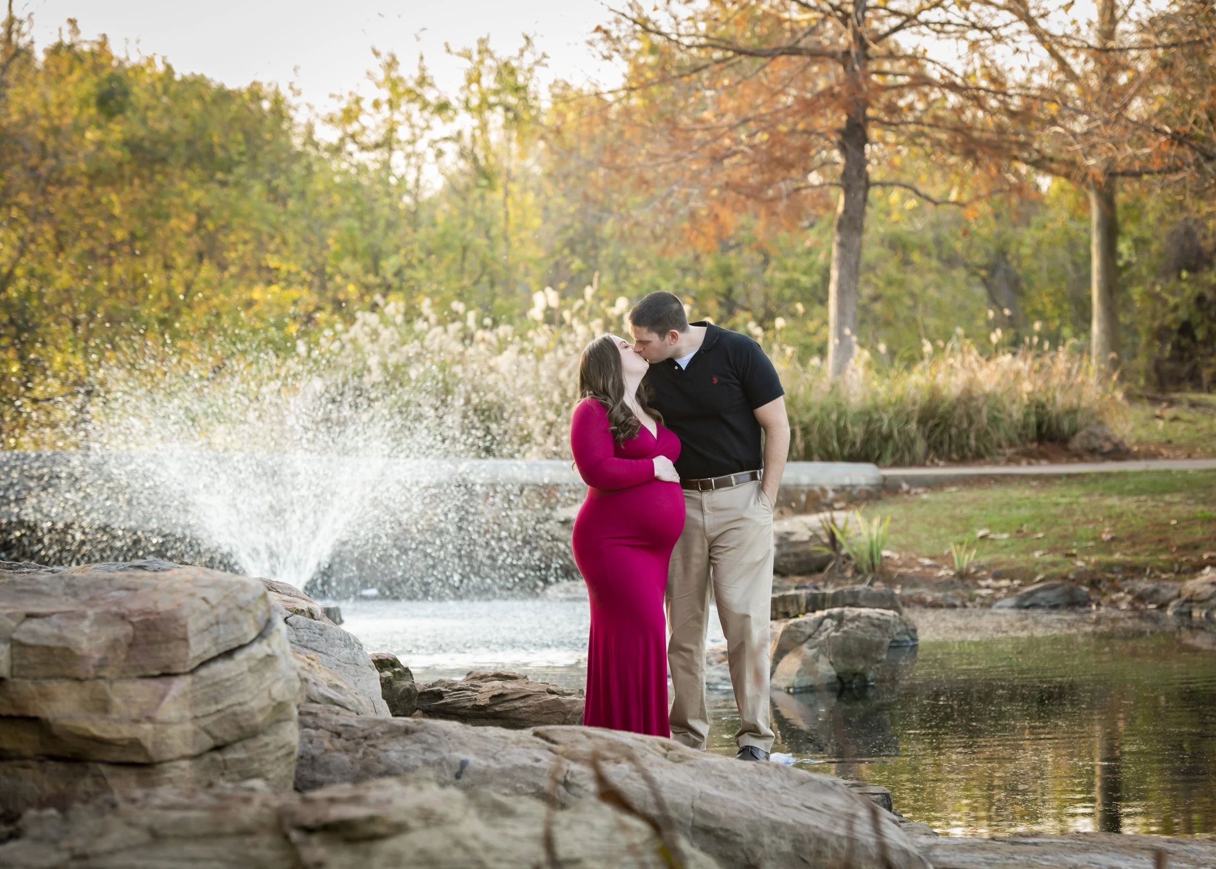 maternity-couple-waterfall-houston_8237.jpg