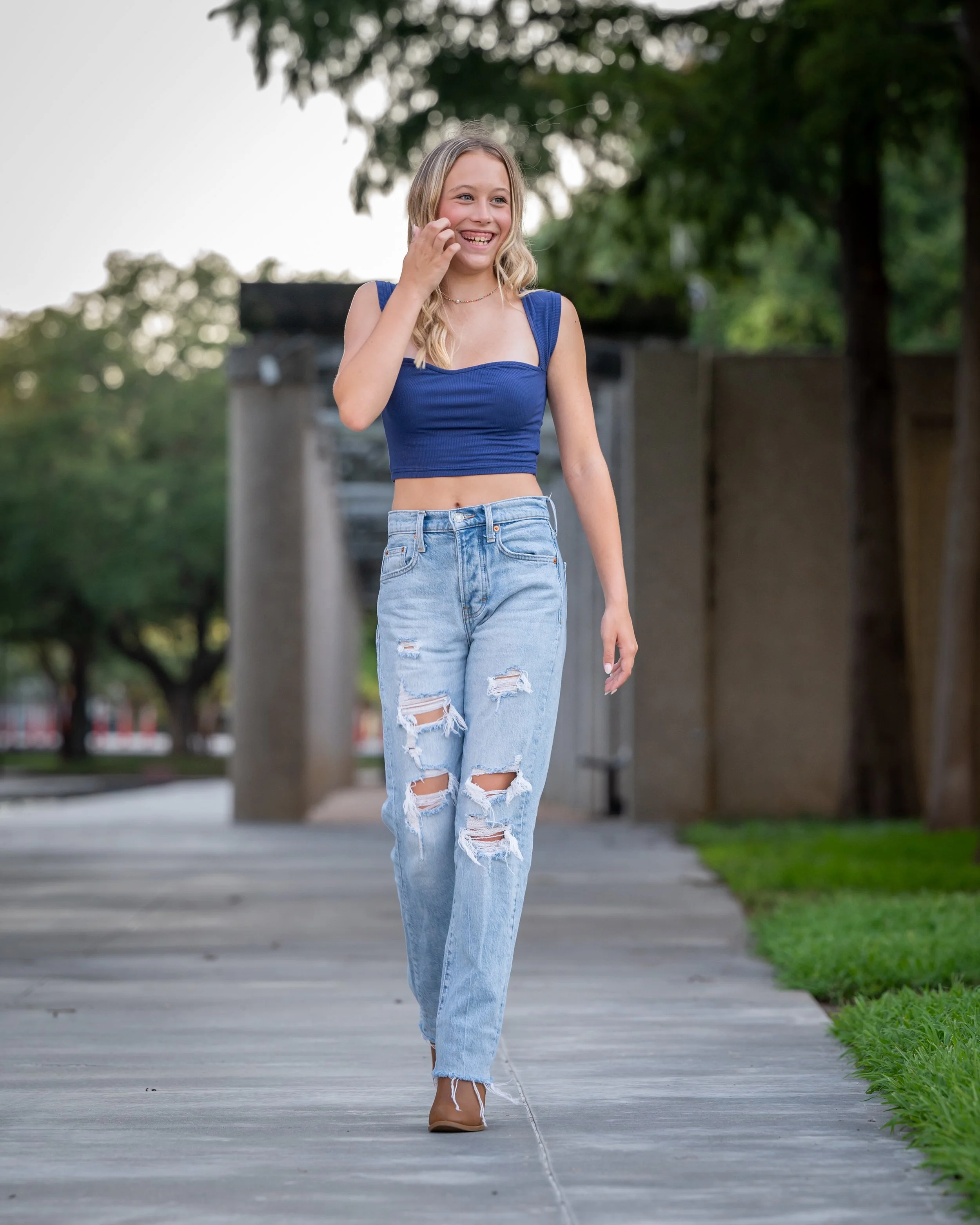 senior-gilr-jeans-park.jpg