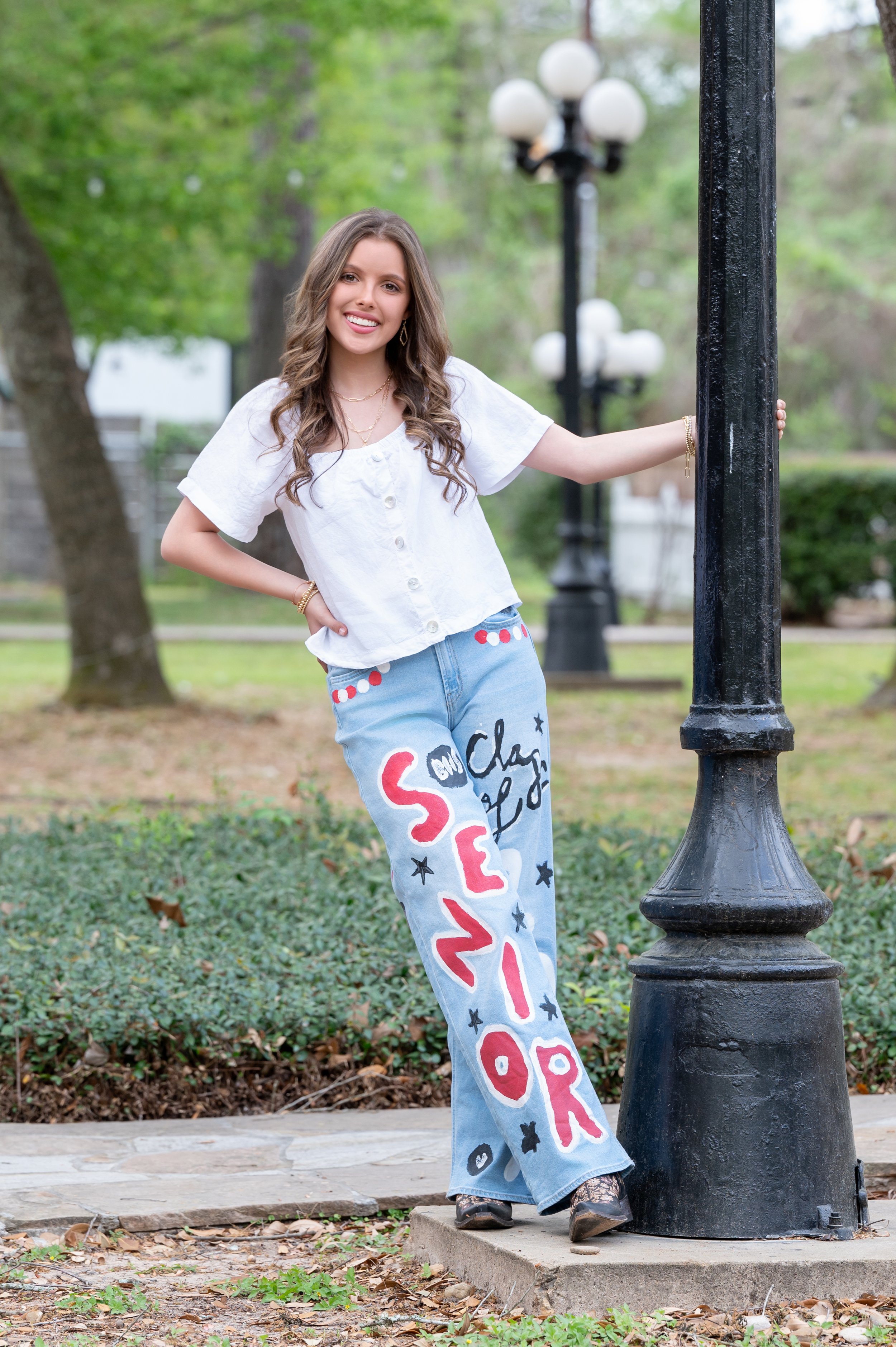 senior-photos-painted-jeans.jpg