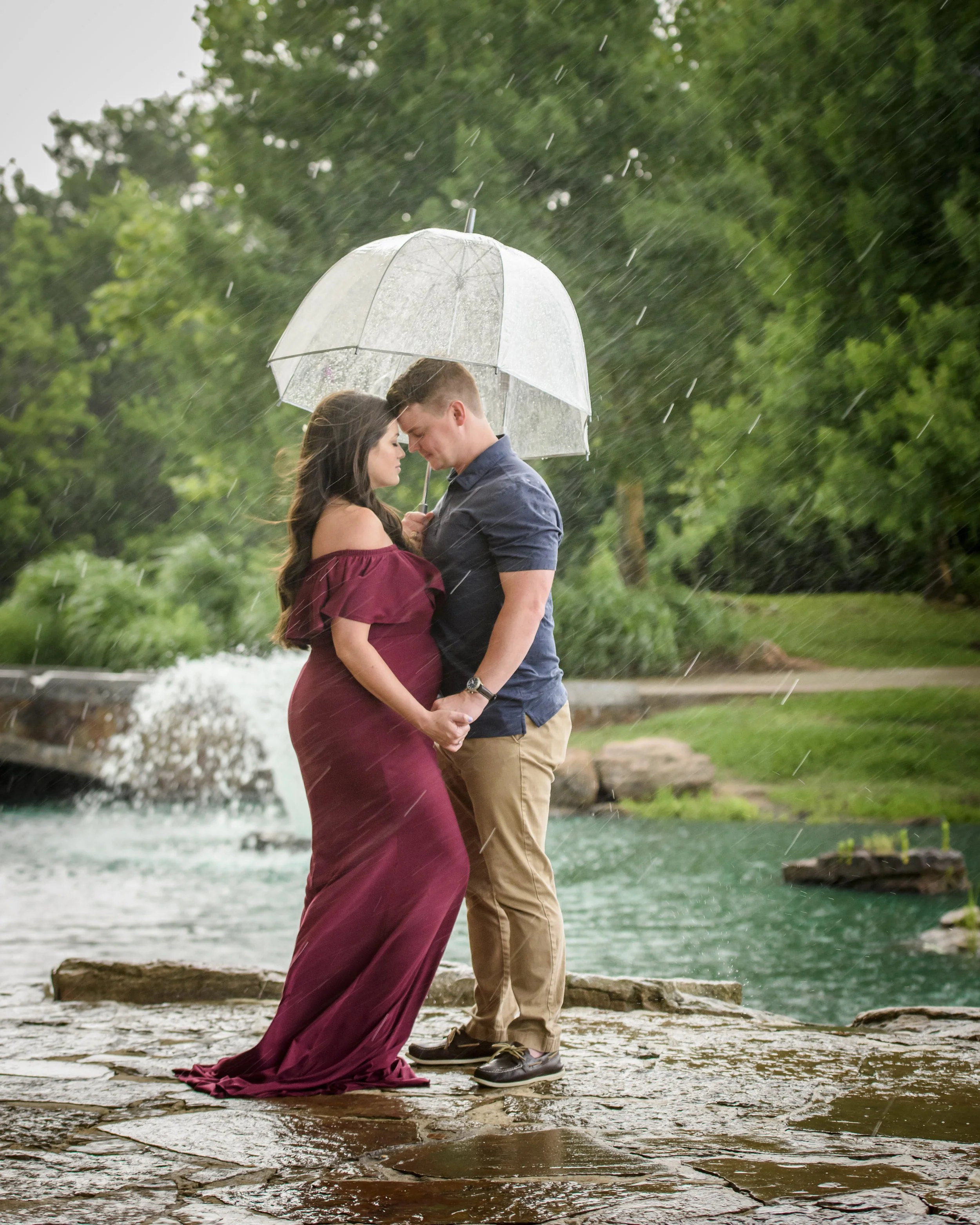 houston-maternity-couple-photography-rain-Krohn.jpg