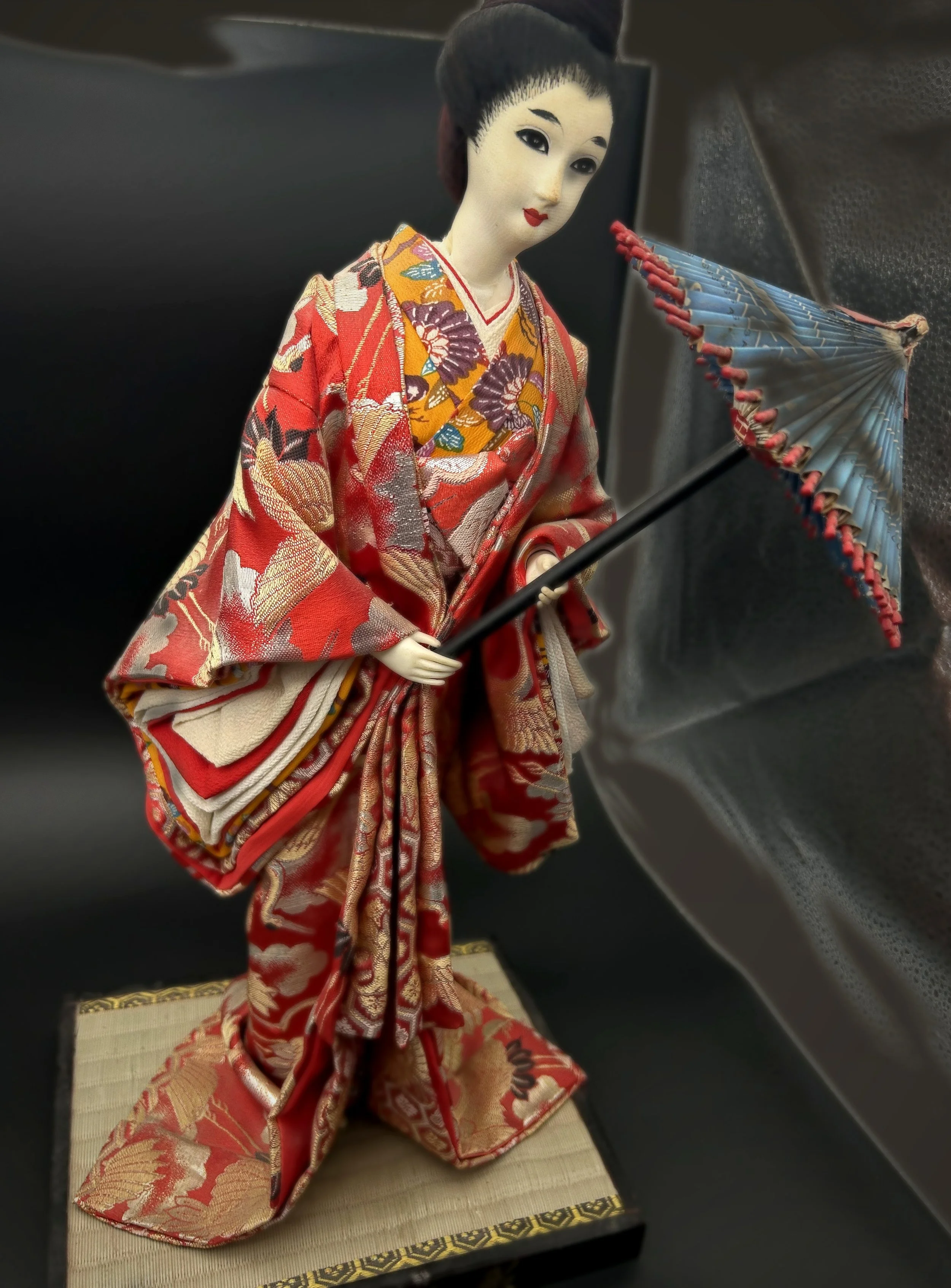 Tsukiko_08_Full_Figure_with_Parasol_FLAG.jpg