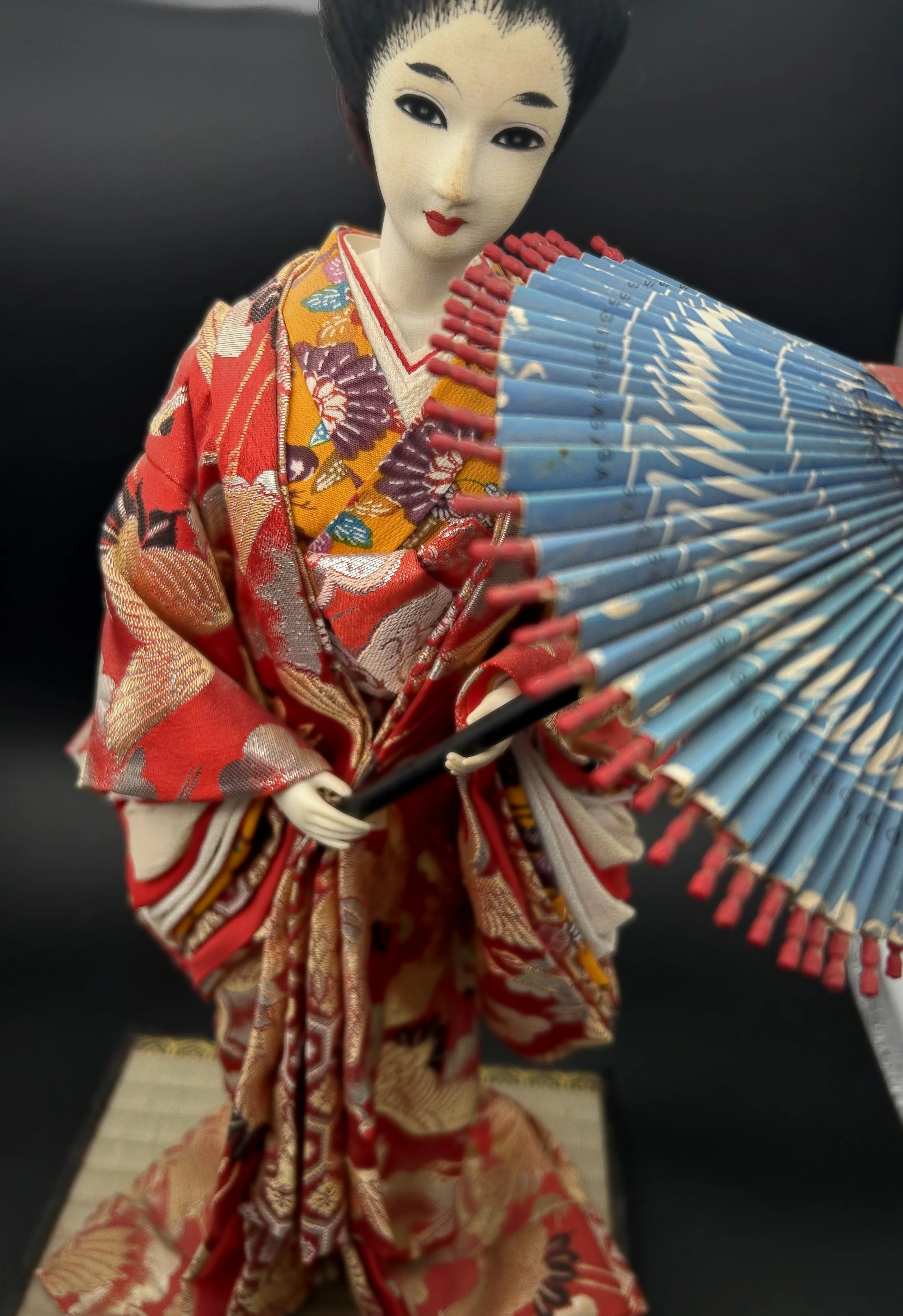 Tsukiko_04_Parasol_with_Face.jpg