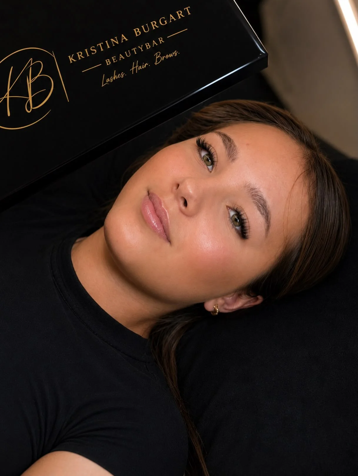Ein wundersch&ouml;ner, nat&uuml;rlicher Glam-Look mit perfekt definierten Wimpern &ndash; f&uuml;r einen offenen, ausdrucksstarken Blick. 🤎

Denn sch&ouml;ne Wimpern m&uuml;ssen nicht k&uuml;nstlich wirken. Sie sollen deine Augen betonen und deine 