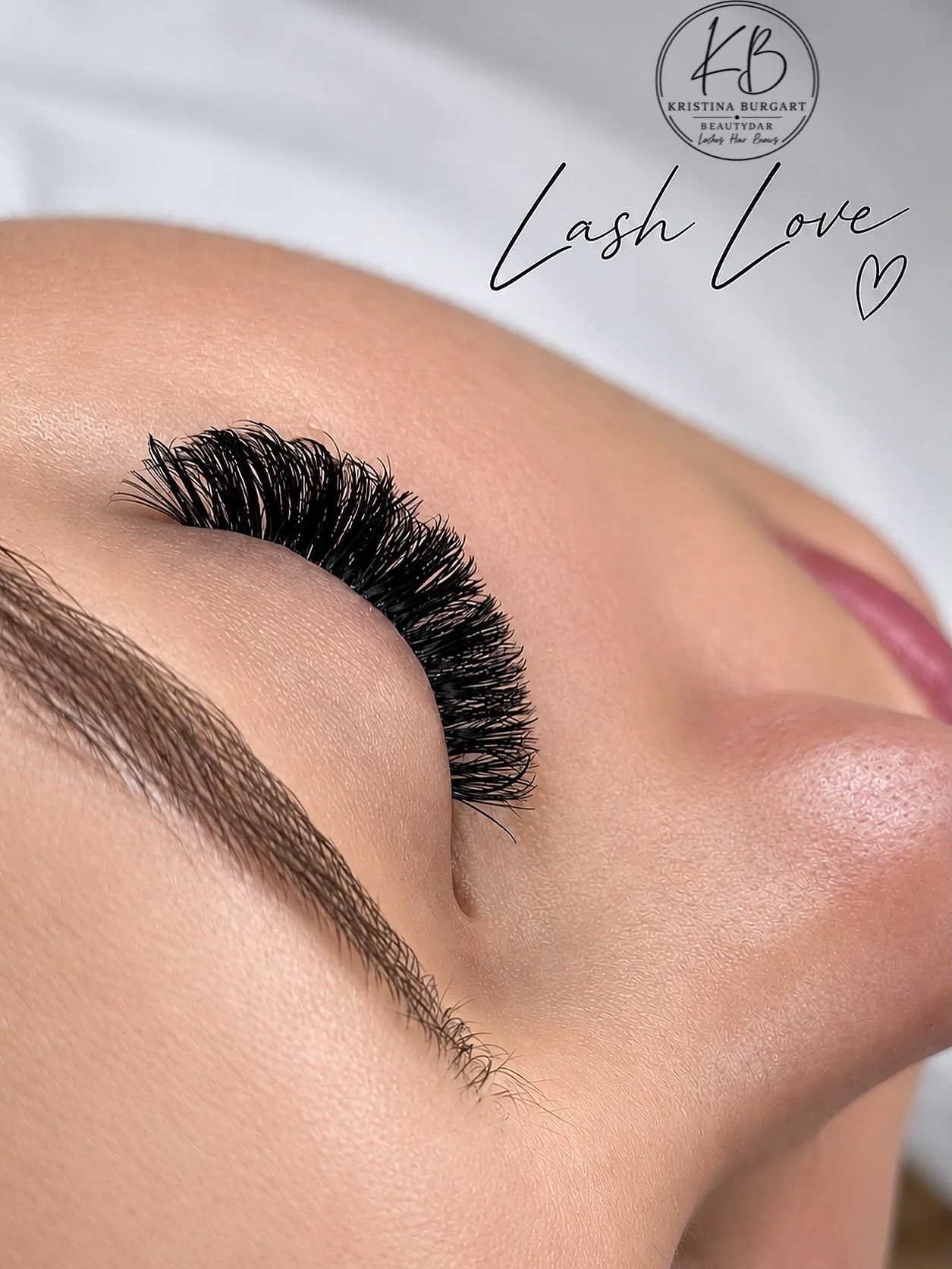 Perfekte Wimpern entstehen durch Pr&auml;zision, Technik und Liebe zum Detail. 🤍
#lashes #wimpern #wimpernliebe #leingarten #heilbronn