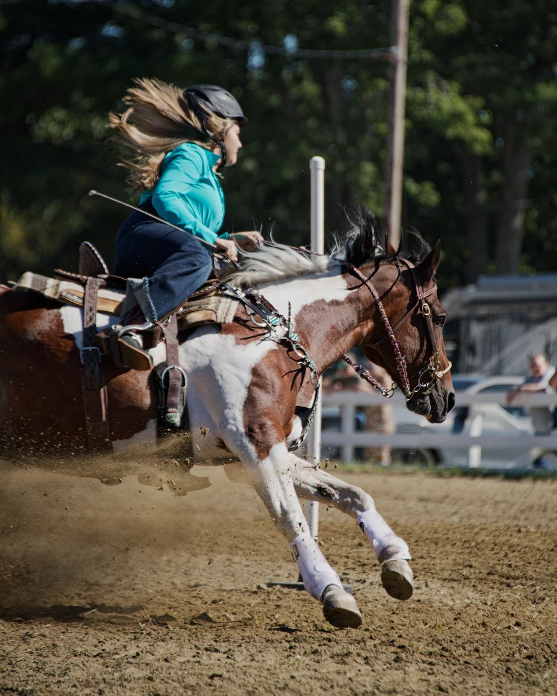 Single-pole barrel racer making the turn